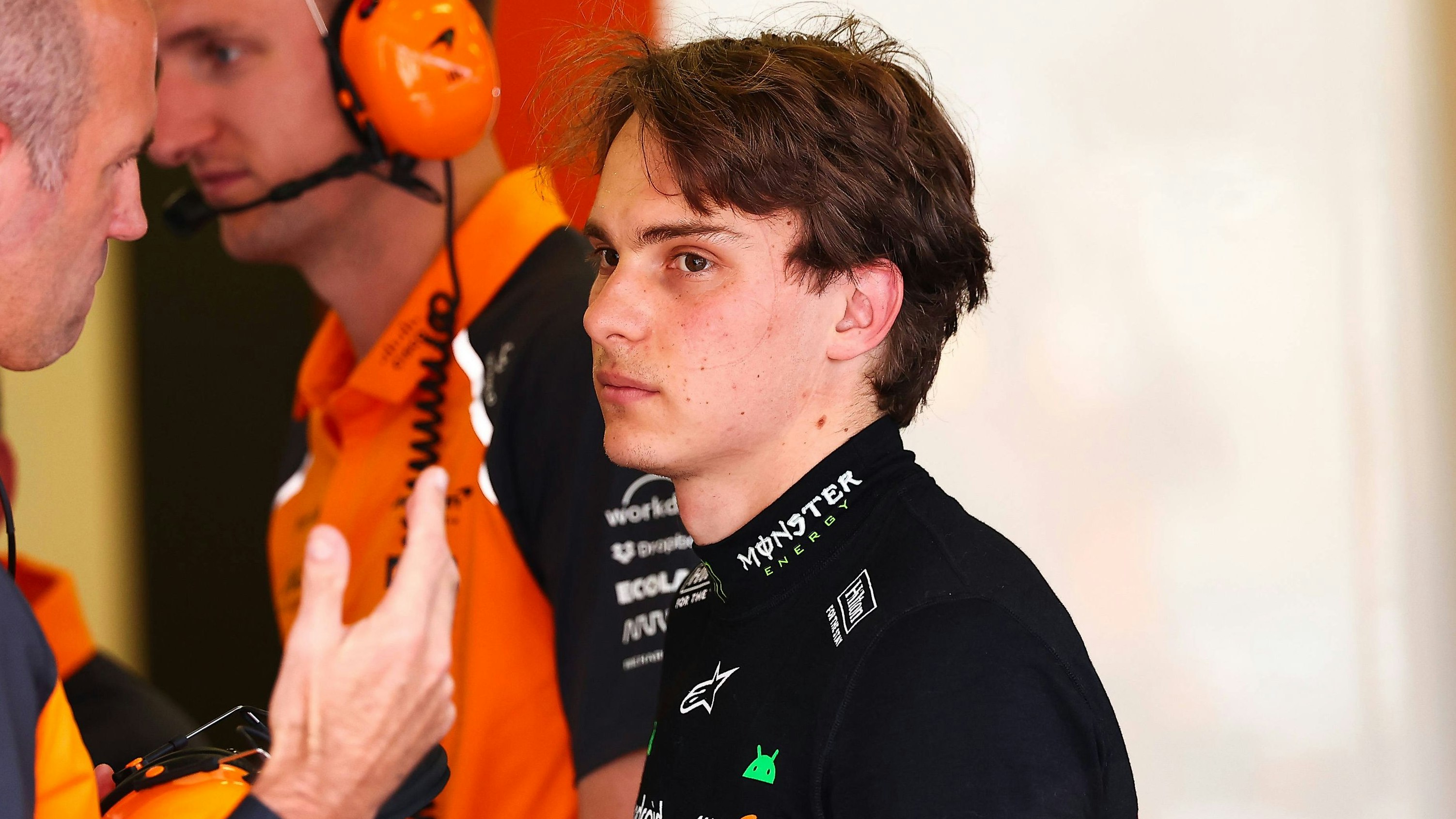 F1 - AZERBAIJAN GRAND PRIX 2025 PIASTRI Oscar aus, McLaren F1 Team MCL39, portrait during the 2025 Formula 1 Qatar Airways Azerbaijan Grand Prix, 17th round of the 2025 FIA Formula One World Championship, WM, Weltmeisterschaft from September 19 to 21, 2025 on the Baku City Circuit, in Baku, Azerbaijan - BakuAzerbaijan PUBLICATIONxNOTxINxFRAxBEL Copyright: xEricxAlonsox