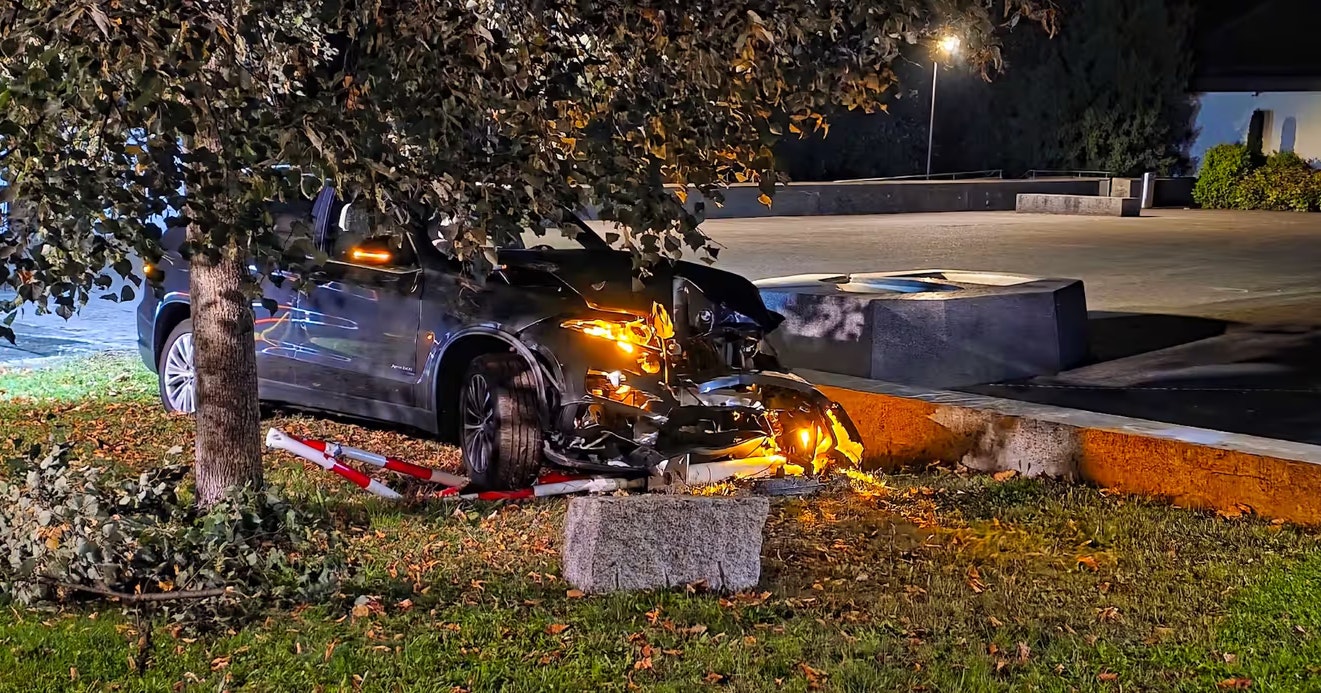 Heute.at - Autofahrer (19) rast in Fußgängergruppe – zwei Tote