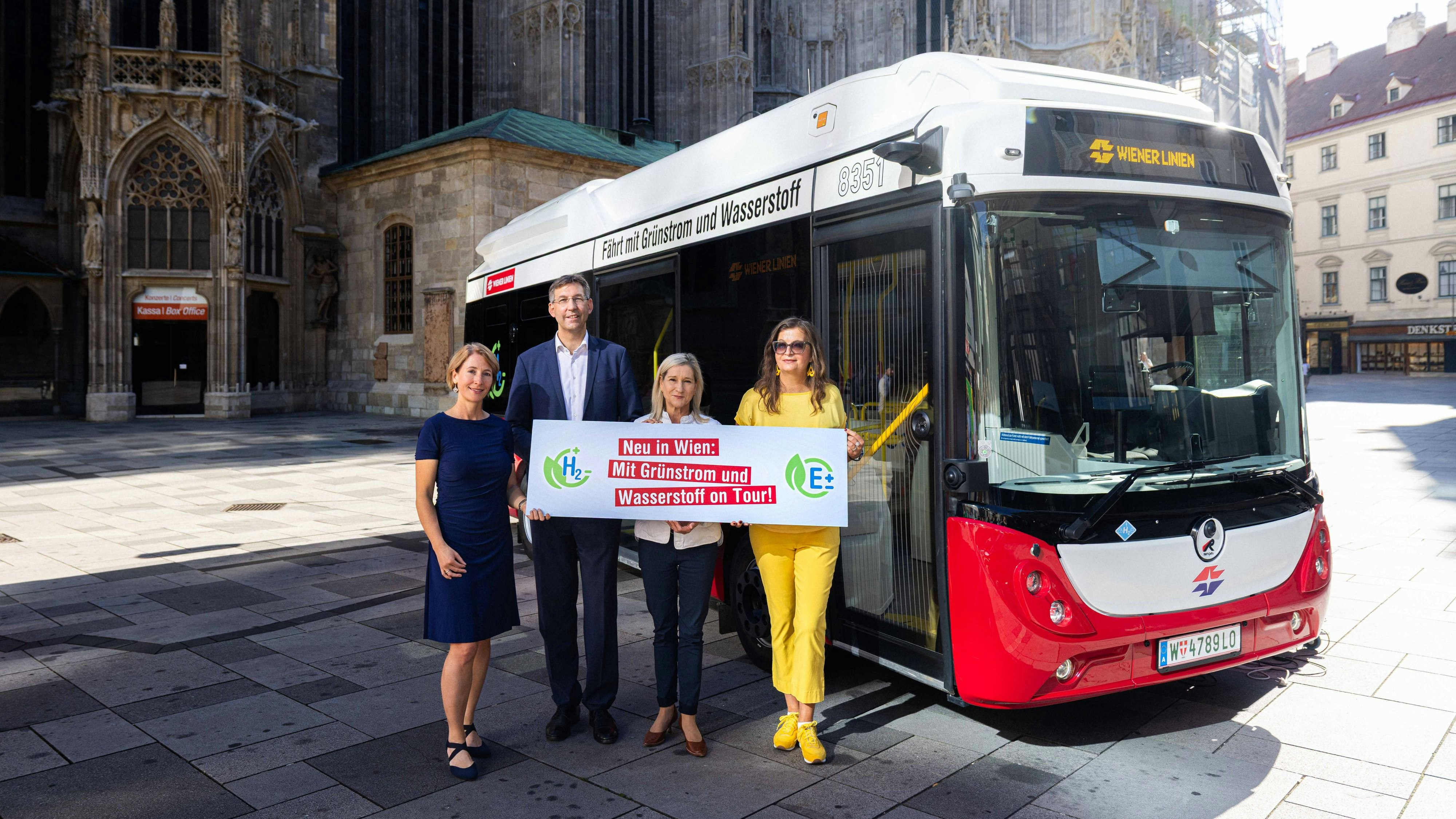 v.l. Gudrun Senk (Wiener Linien), Markus Figl (BV Innere Stadt), Monika Unterholzner (Wiener Stadtwerke), Ulli Sima (Stadträtin)