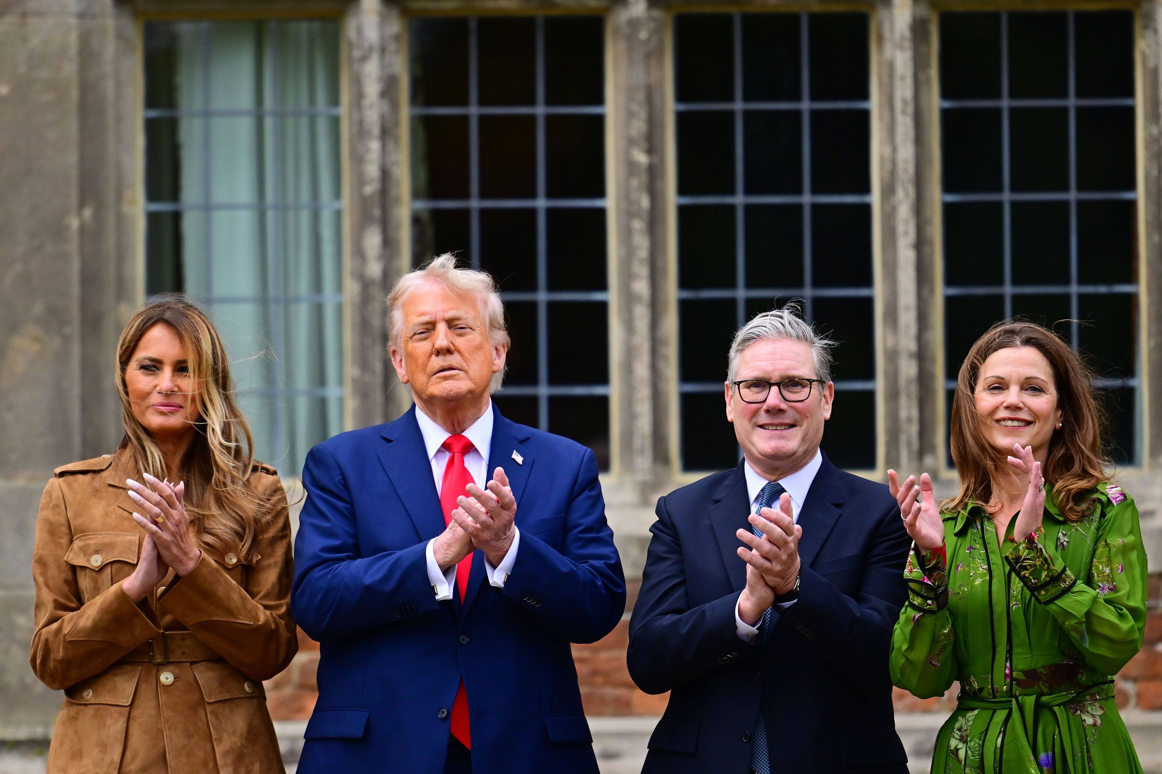 US-Präsident Donald Trump, seine Gattin Melania mit dem britischen Premierminister Keir Starmer und dessen Frau Victoria.