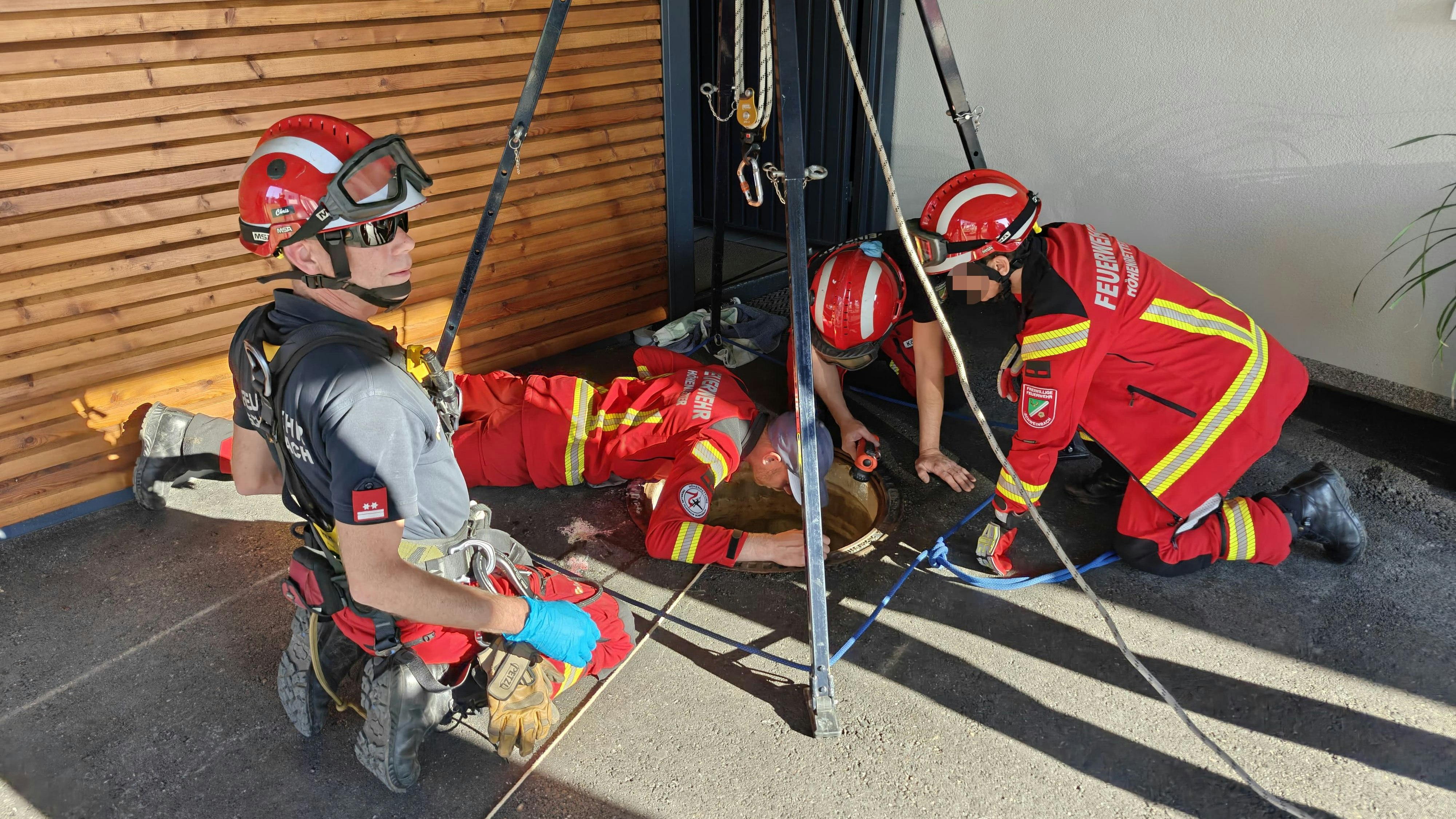 Heute.at - Mann stürzt in Schacht, Mädchen rettet ihm das Leben