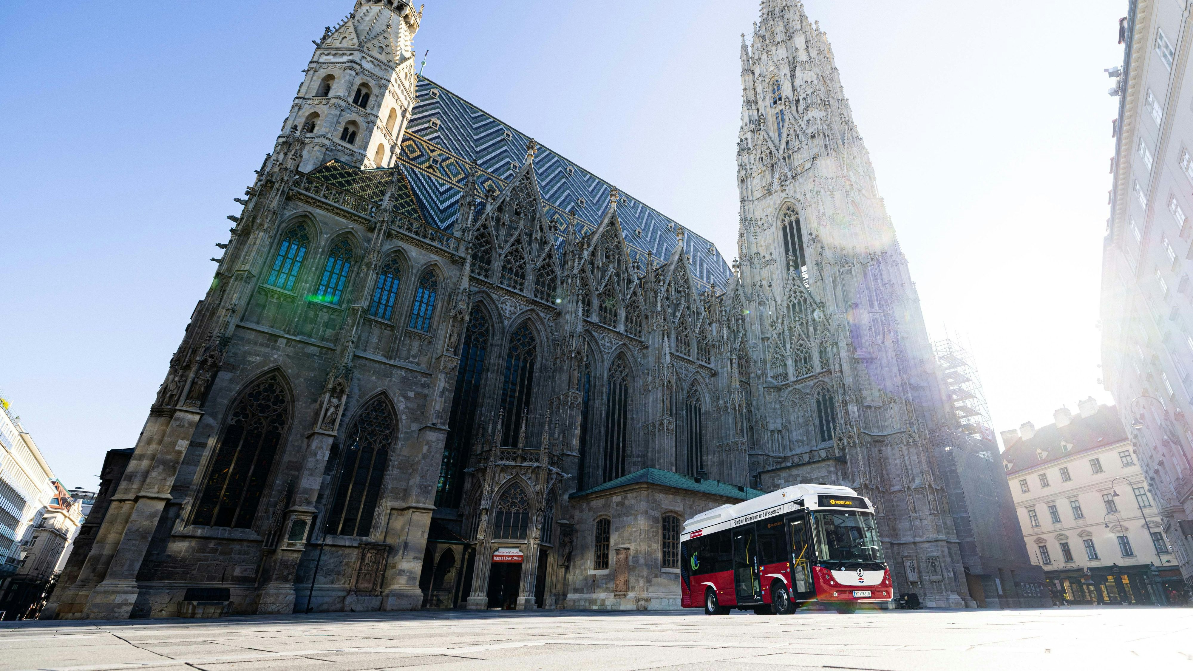 Heute.at - Wasserstoff-E-Busse starten ab Montag in der City durch