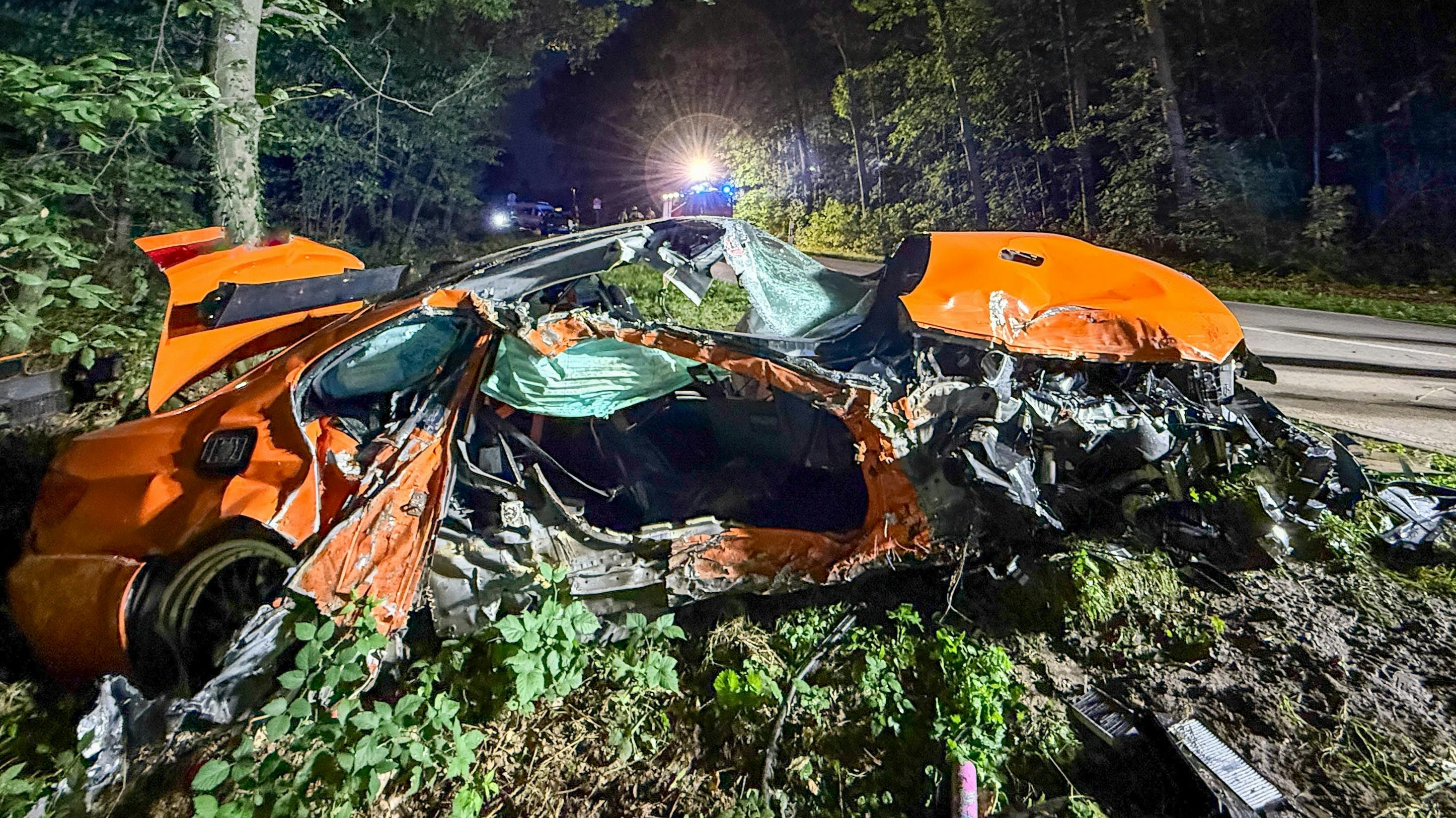 Der BMW wurde bei dem Crash komplett zerstört.