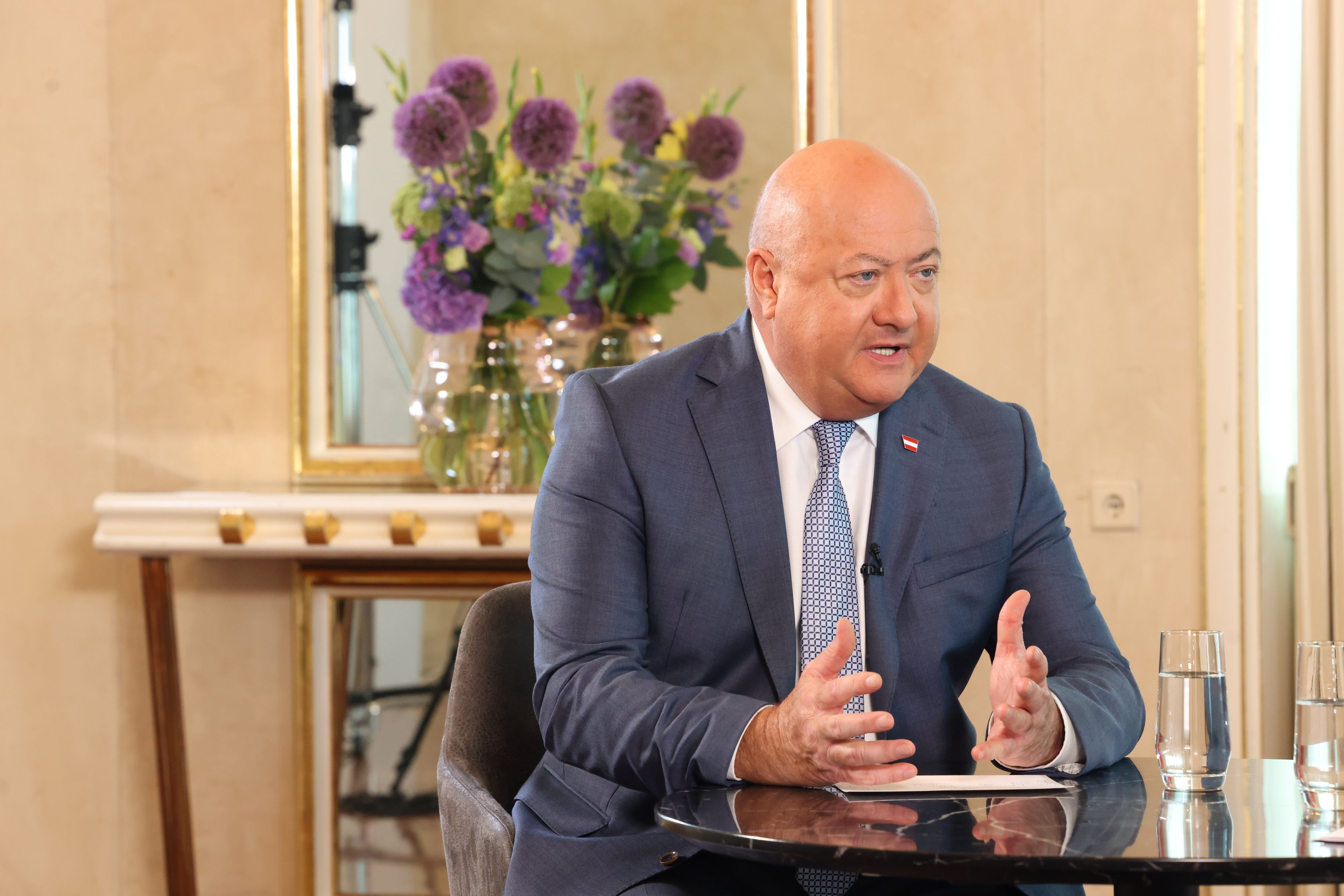 Der Bundeskanzler verteidigt die Maßnahmen. 