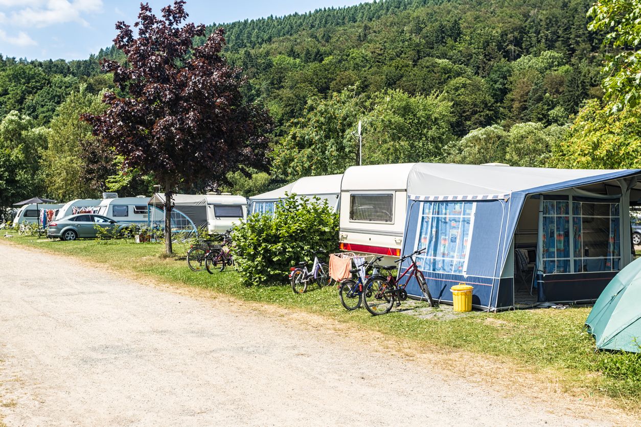 Ob im Zelt, Wohnmobil oder Luxus-Glamping: Camping erlebt einen echten Aufschwung.