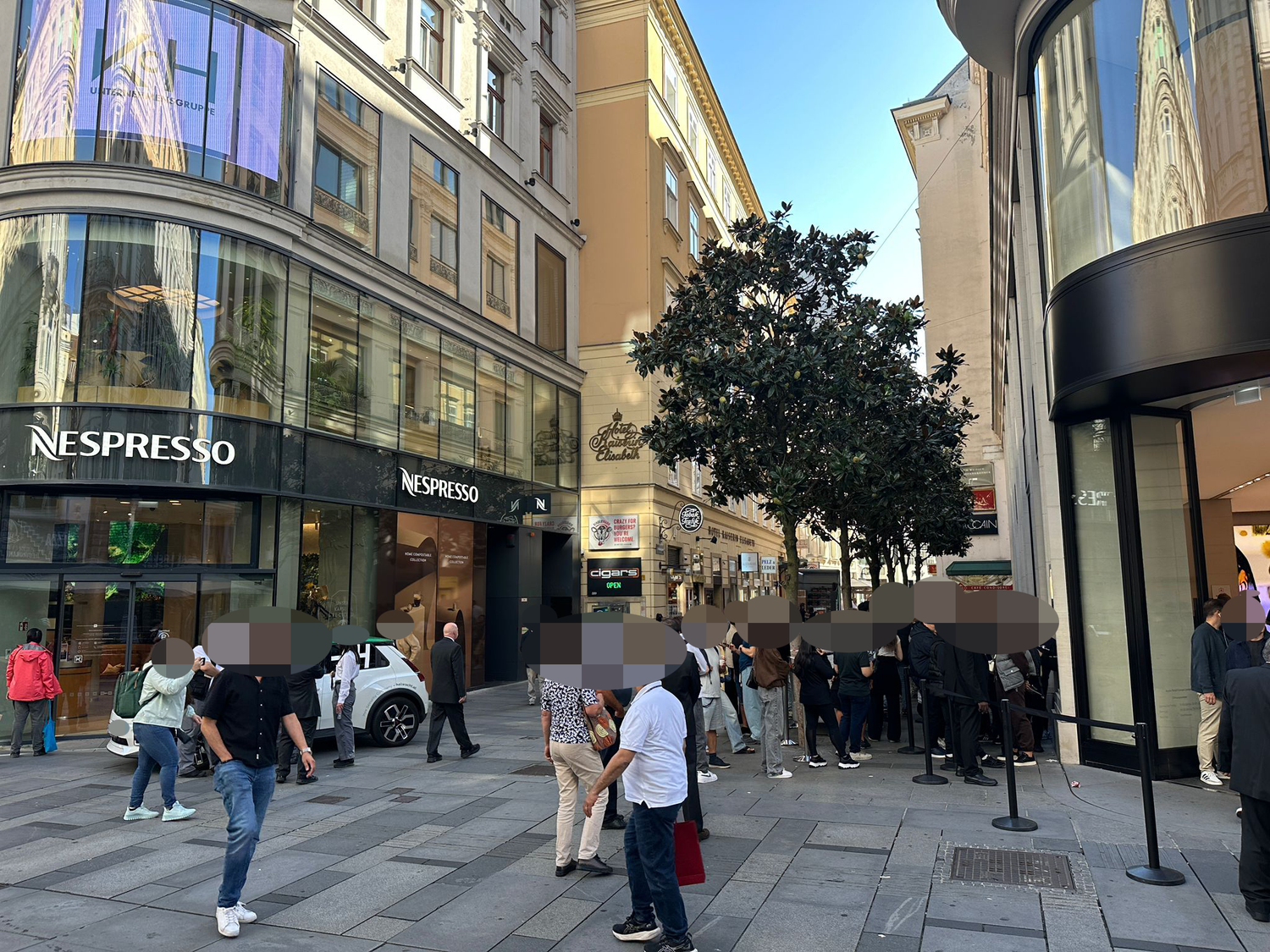 Mega-Schlange vor Apple-Store sorgt für Überraschung