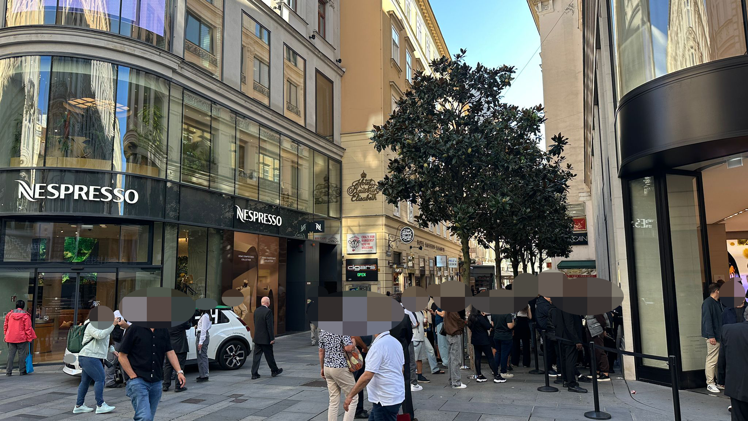 Heute.at - iPhone 17-Hype: Mega-Schlange vor Apple-Store in Wien