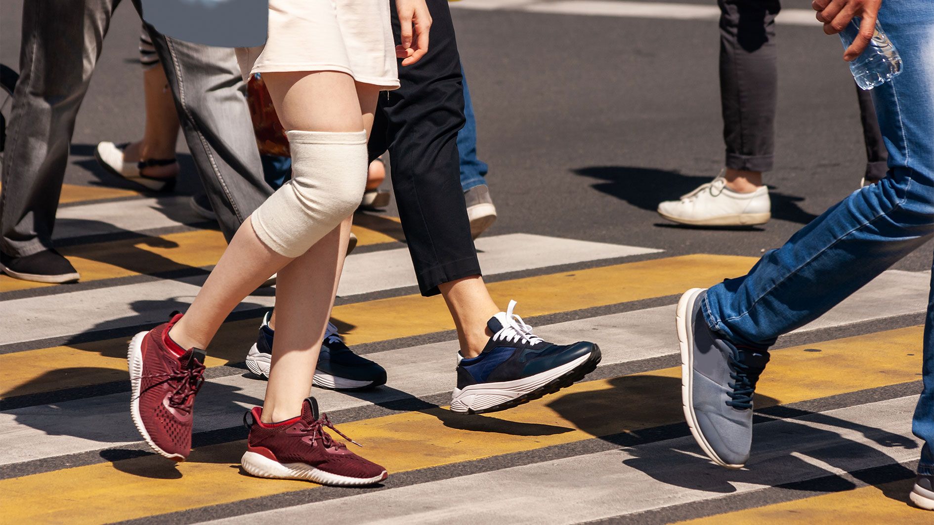 Viele ignorieren es, manche treibt es in den Wahnsinn: Das Knie-Knirschen ist kein seltenes Phänomen.