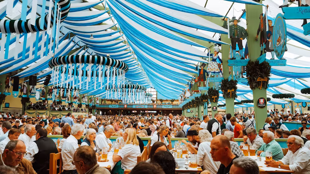 Auf der Münchner Wiesn erwartet Besucher unter anderem ein Luxus-Steak um 410 Euro.