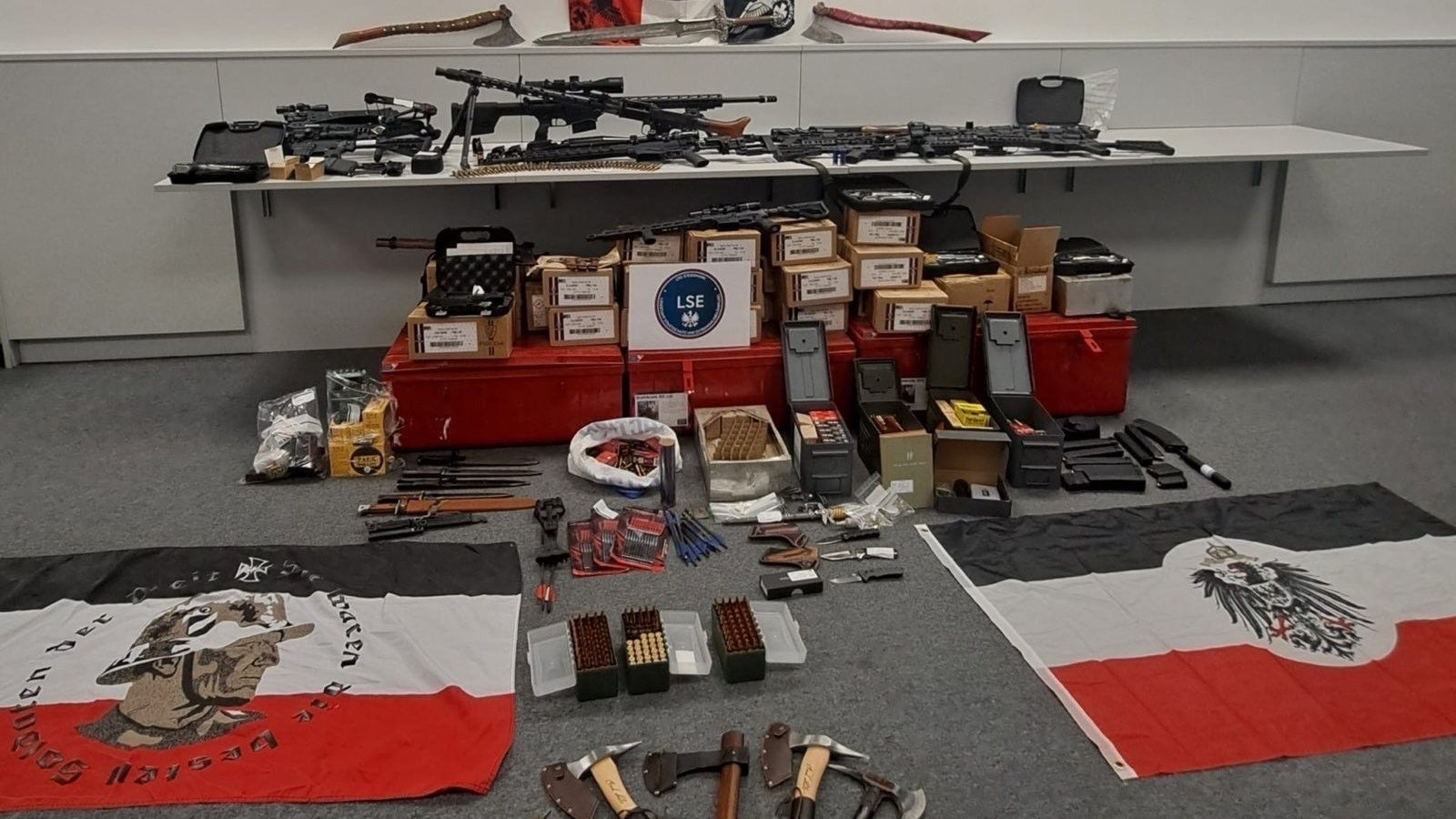 Heute.at - Nazi-Fan (54) versteckte sich im Wald vor Polizei