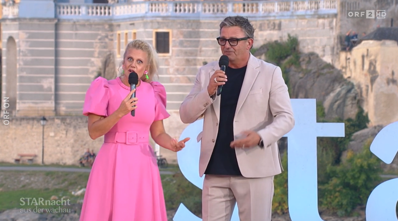 Die Frage sorgte bei Starnacht-Moderatorin <strong>Barbara Schöneberger</strong> für fassungslose Blicke.