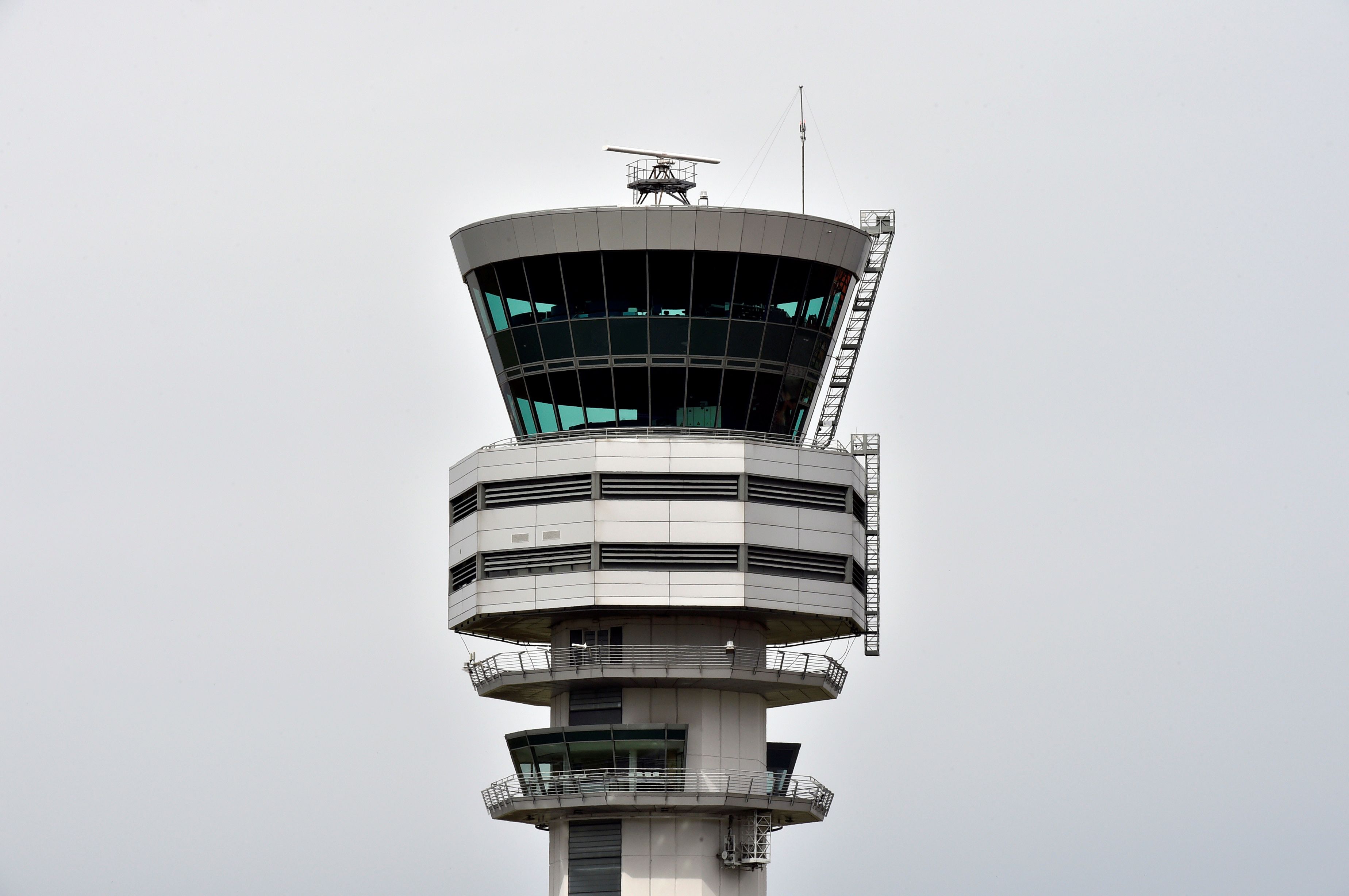 Es ist mit Verspätungen und Ausfällen zu rechnen: Der Tower vom Brussels Airport. (Archivbild)