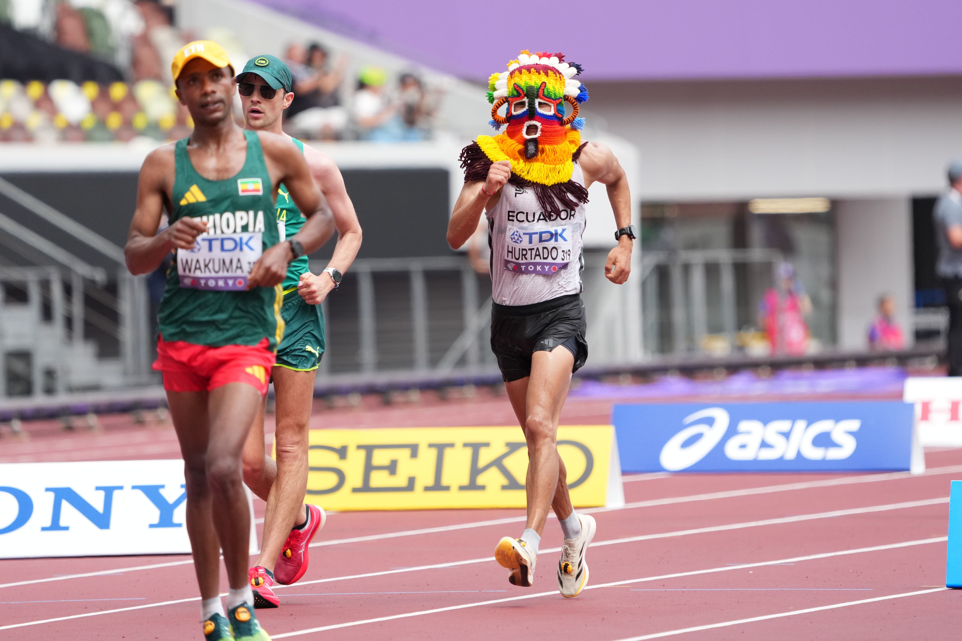 Der Geher David Hurtado sorgte mit einer kuriosen Maske für Aufsehen. 