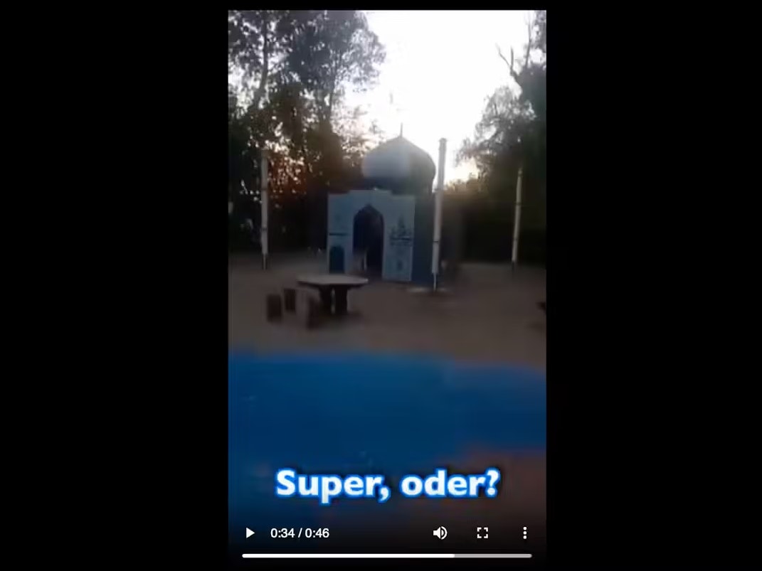 Keine Frage: Das Spielgerät hat eine markante Form. Doch die Kuppel und die vier Türme (Minarette) ...