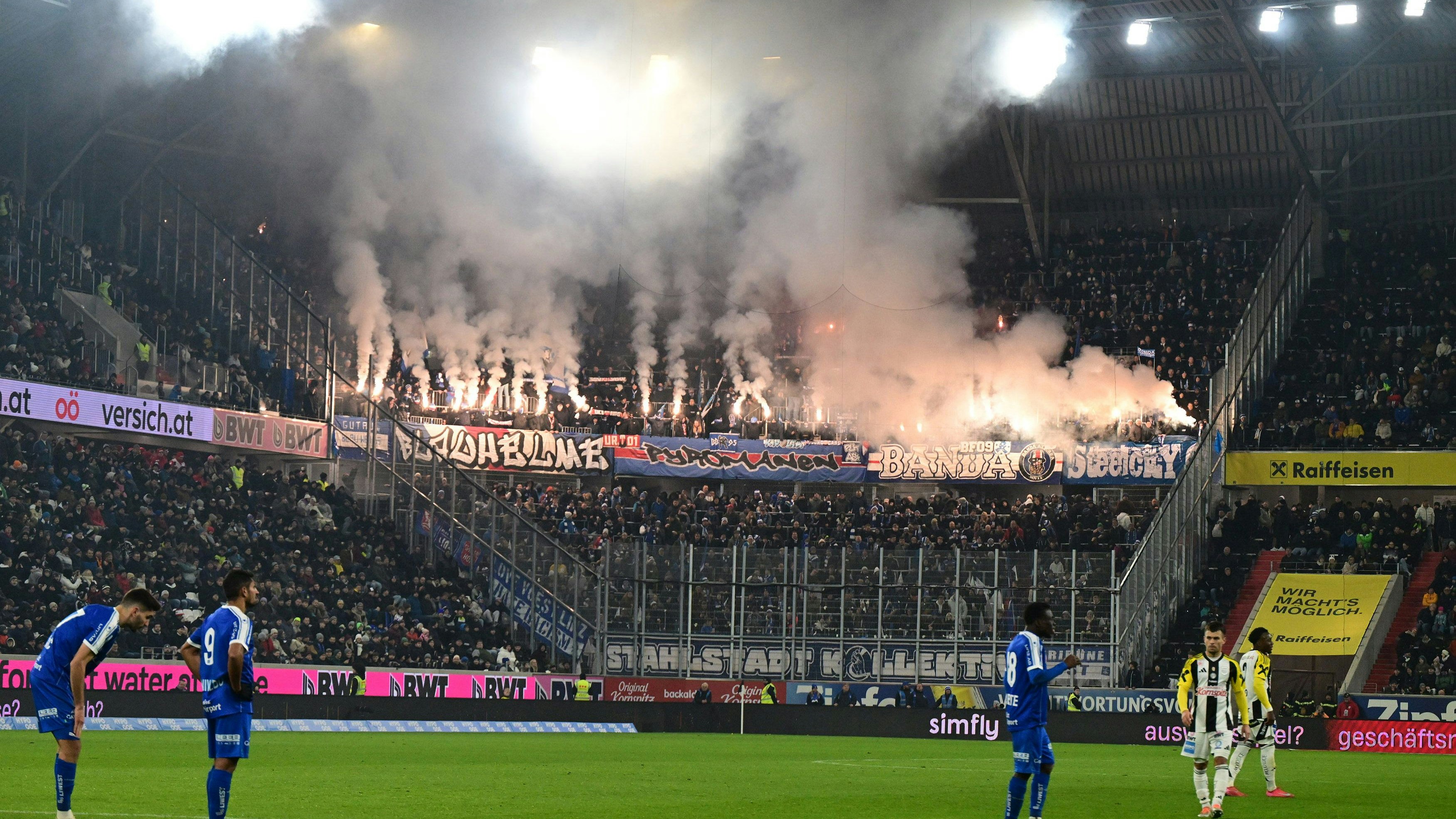 Heute.at - Hochspannung und Riesen-Polizeieinsatz vor Linzer Derby
