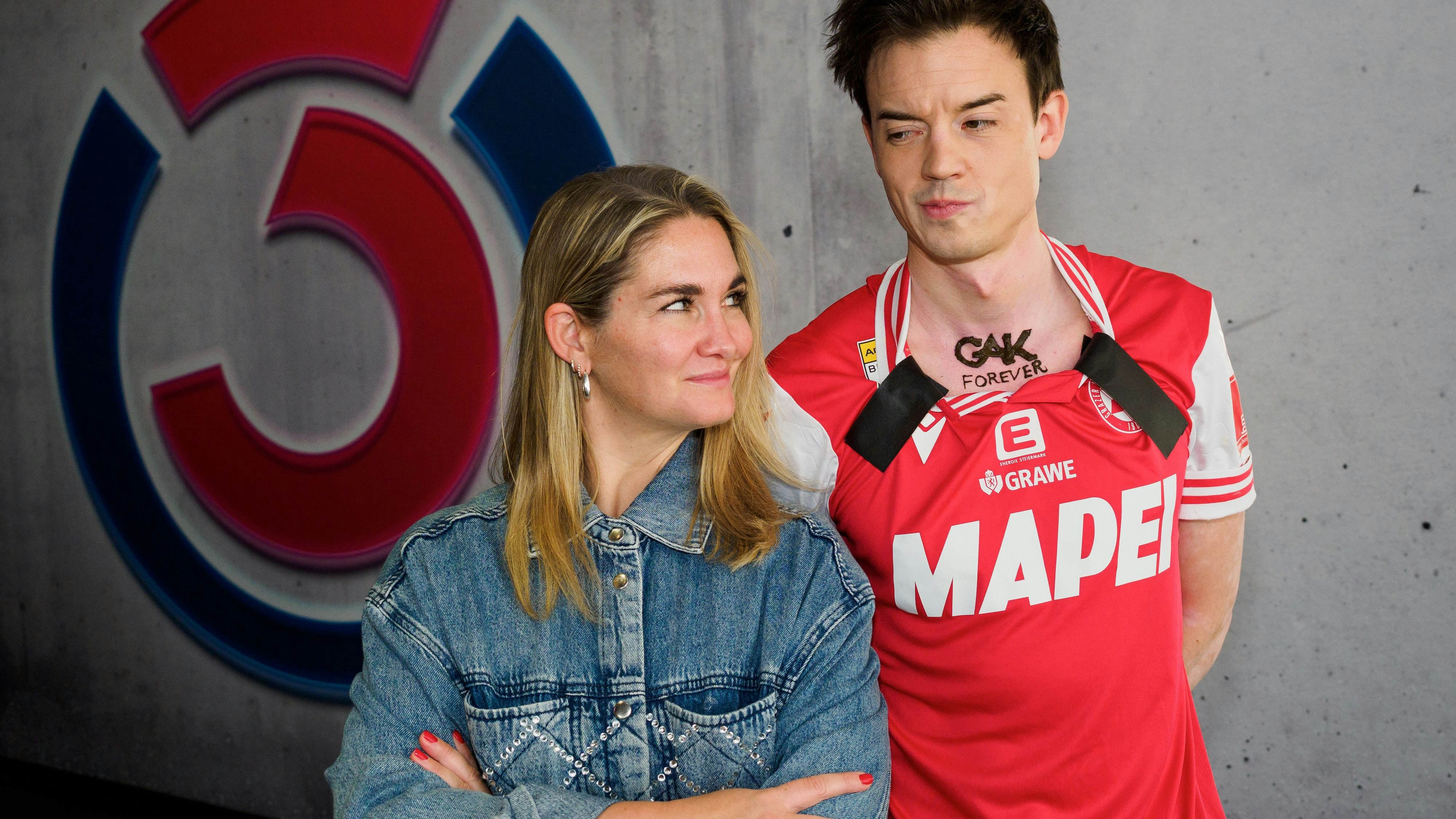 Heute.at - Ö3-Star Hansa trägt plötzlich GAK-Tattoo – am Hals!