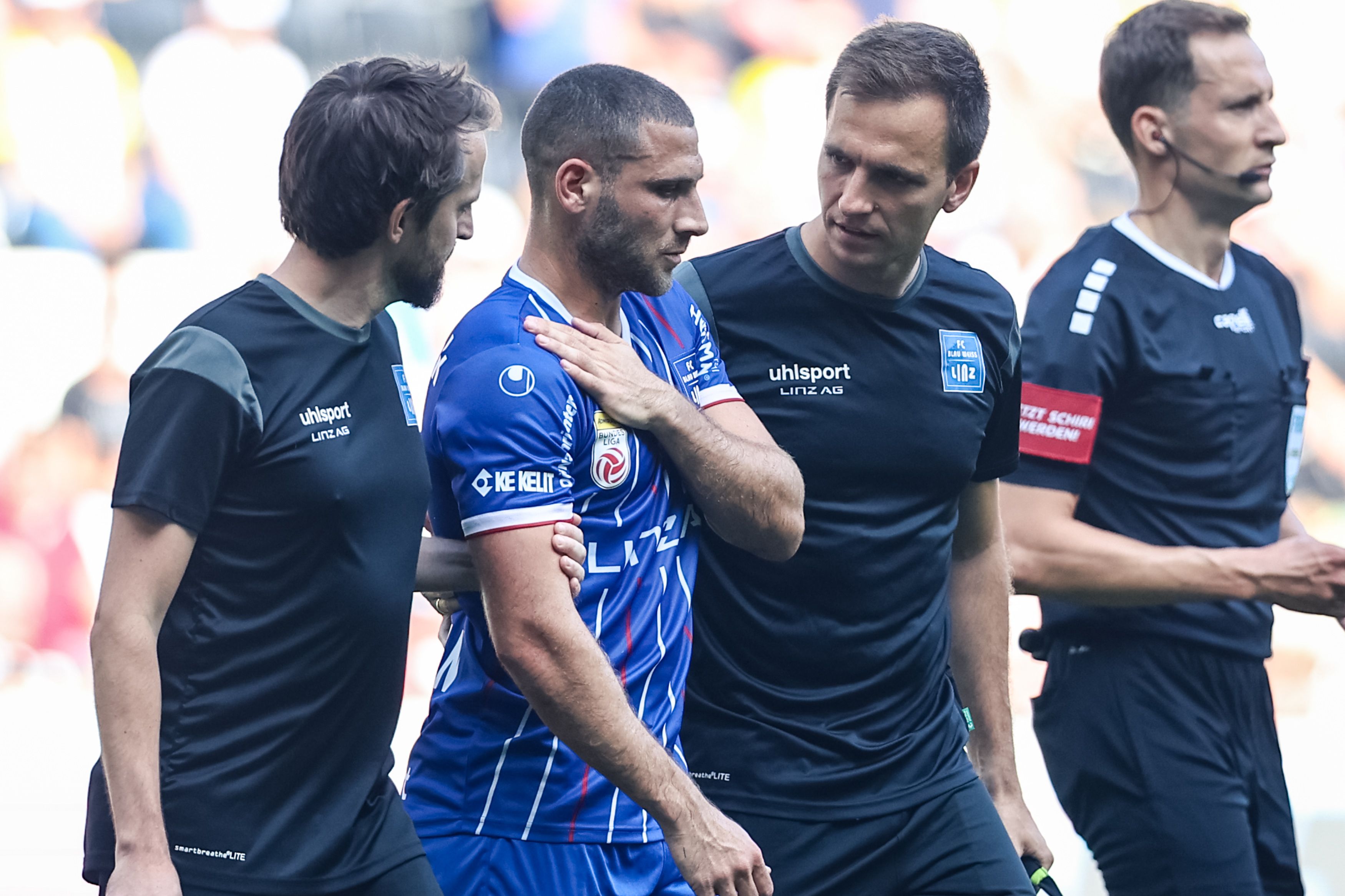 Shon Weissman schmerzt das rechte Schlüsselbein oder die rechte Schulter.