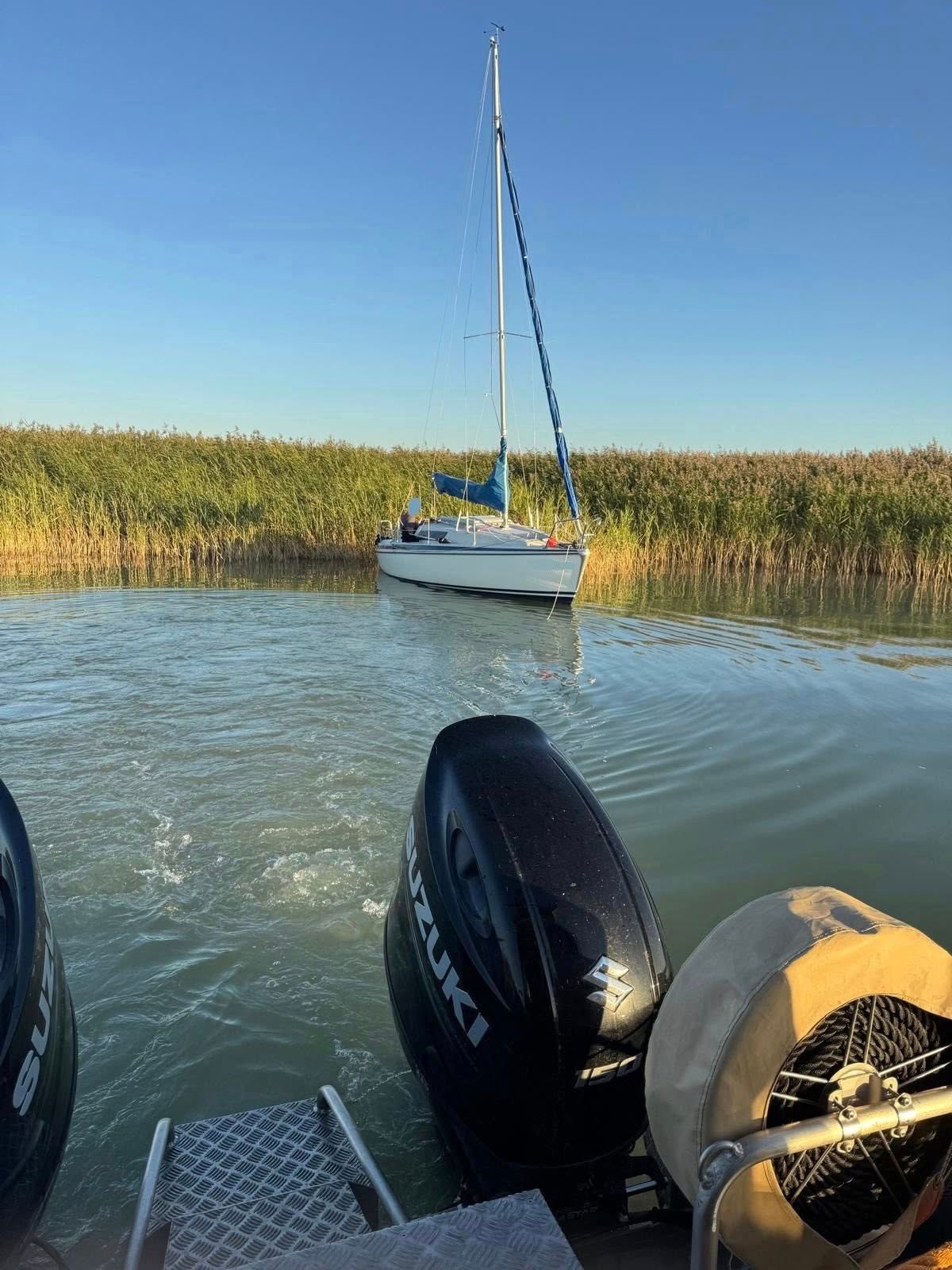 Feuerwehr rettete Mann von Boot am Neusiedler See. 