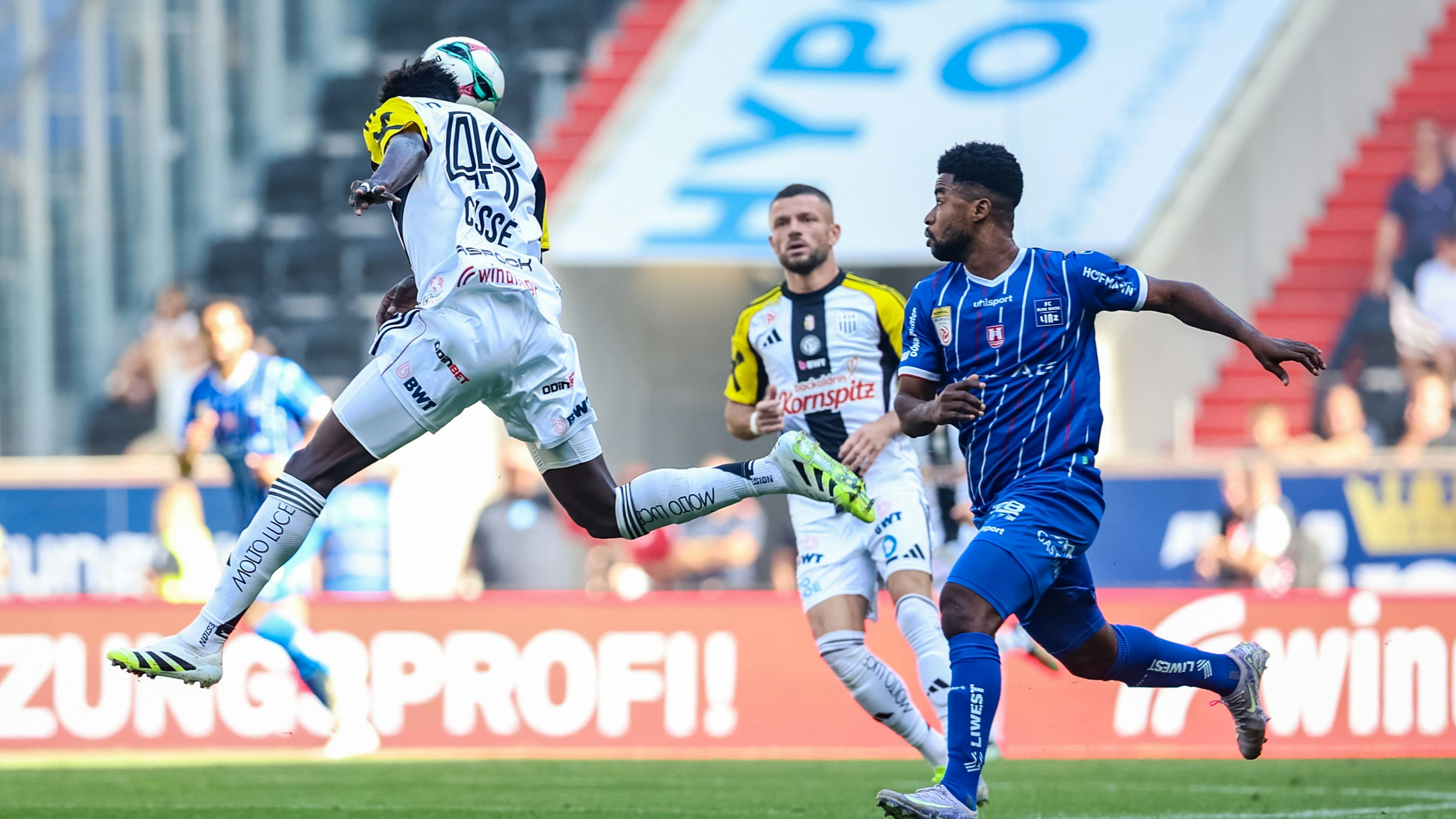 Heute.at - 2:0! LASK müht sich im Krisen-Derby zum späten Sieg