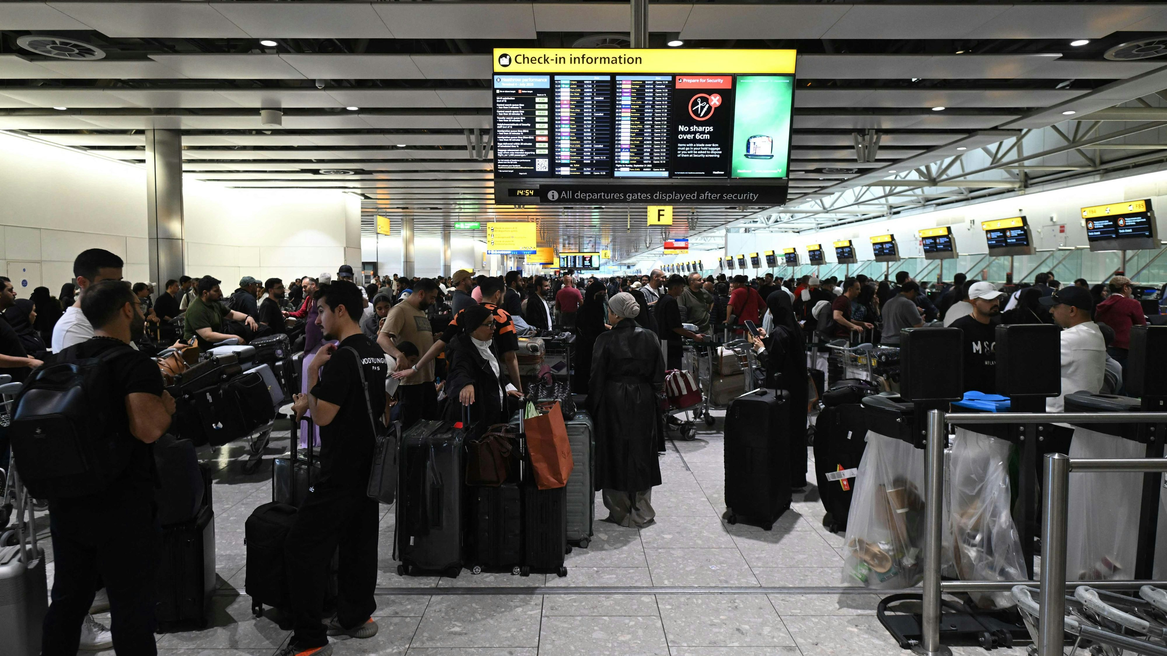 Heute.at - Nach Cyberangriff: Betrieb an Flughäfen weiter gestört