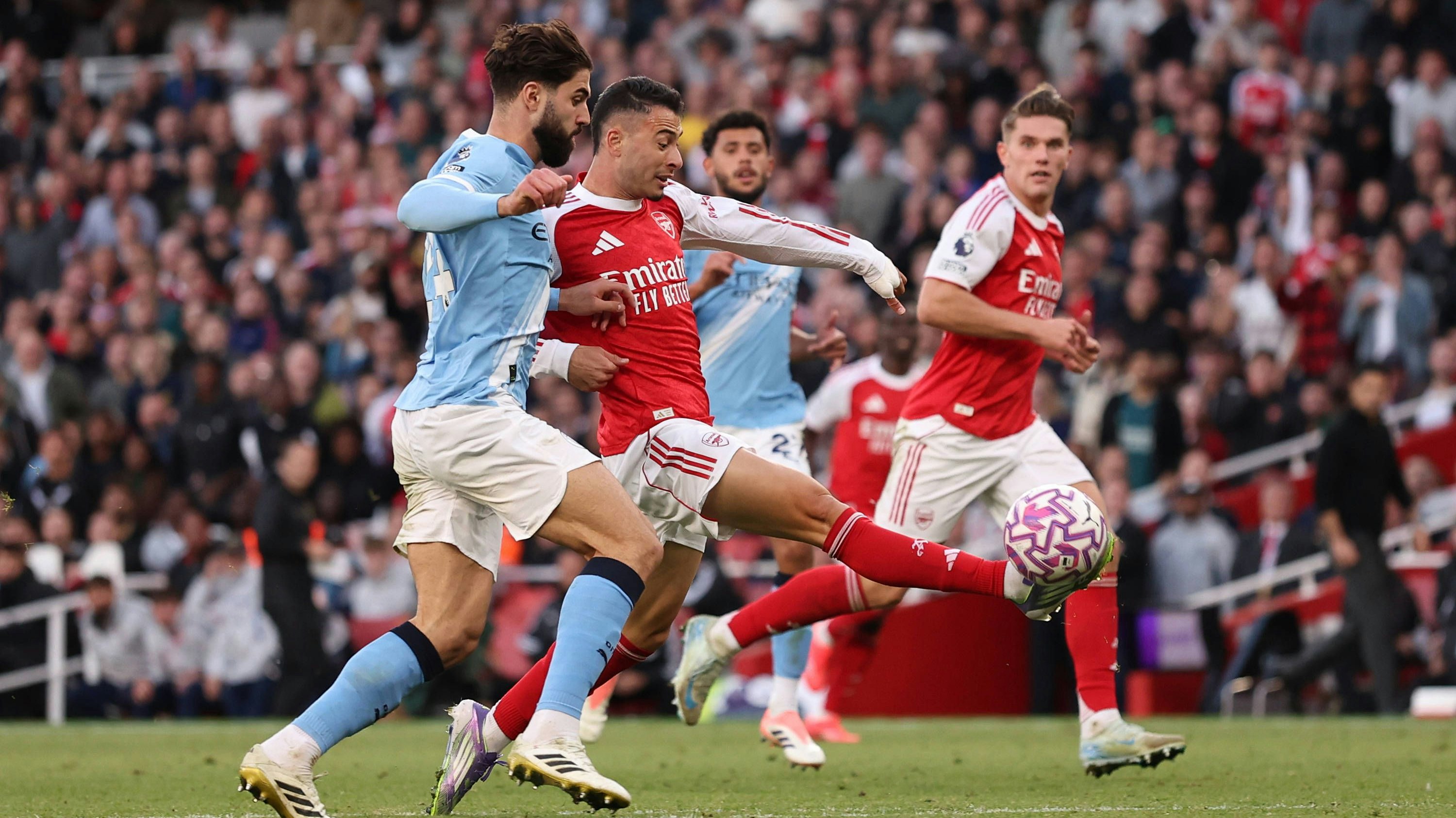 Heute.at - Kein Sieger! Martinelli rettet Arsenal gegen City