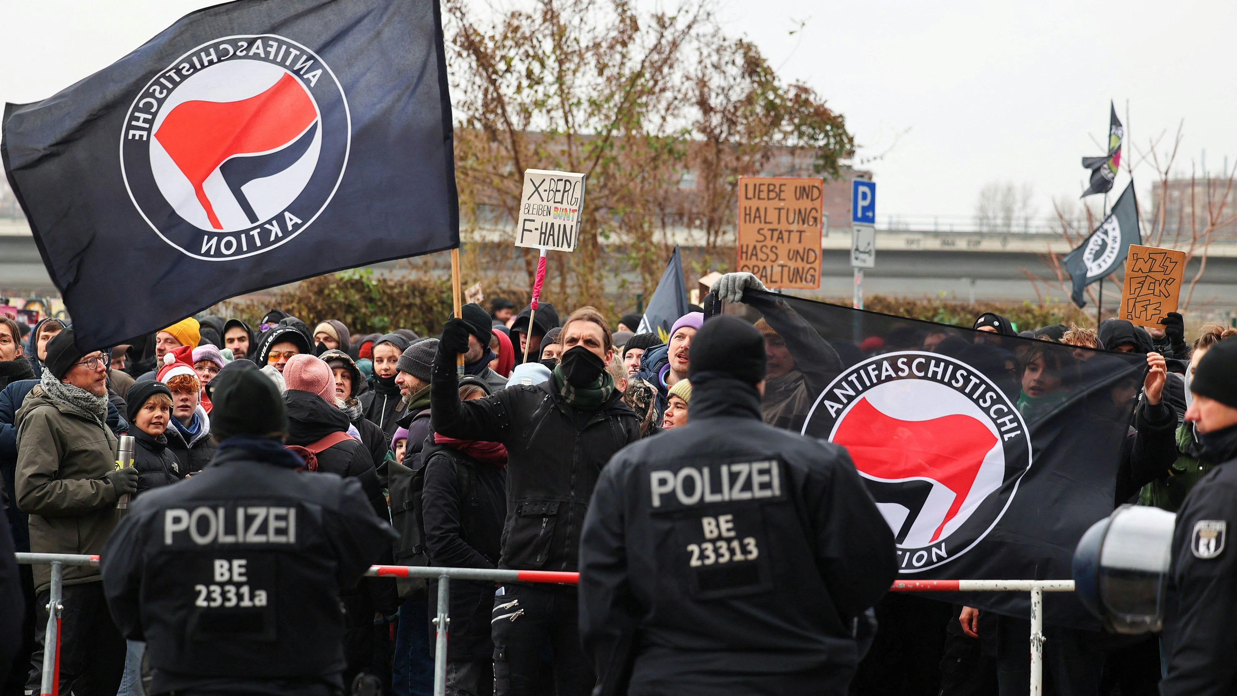Heute.at - Ungarn fordert EU auf, Antifa terroristisch einzustufen
