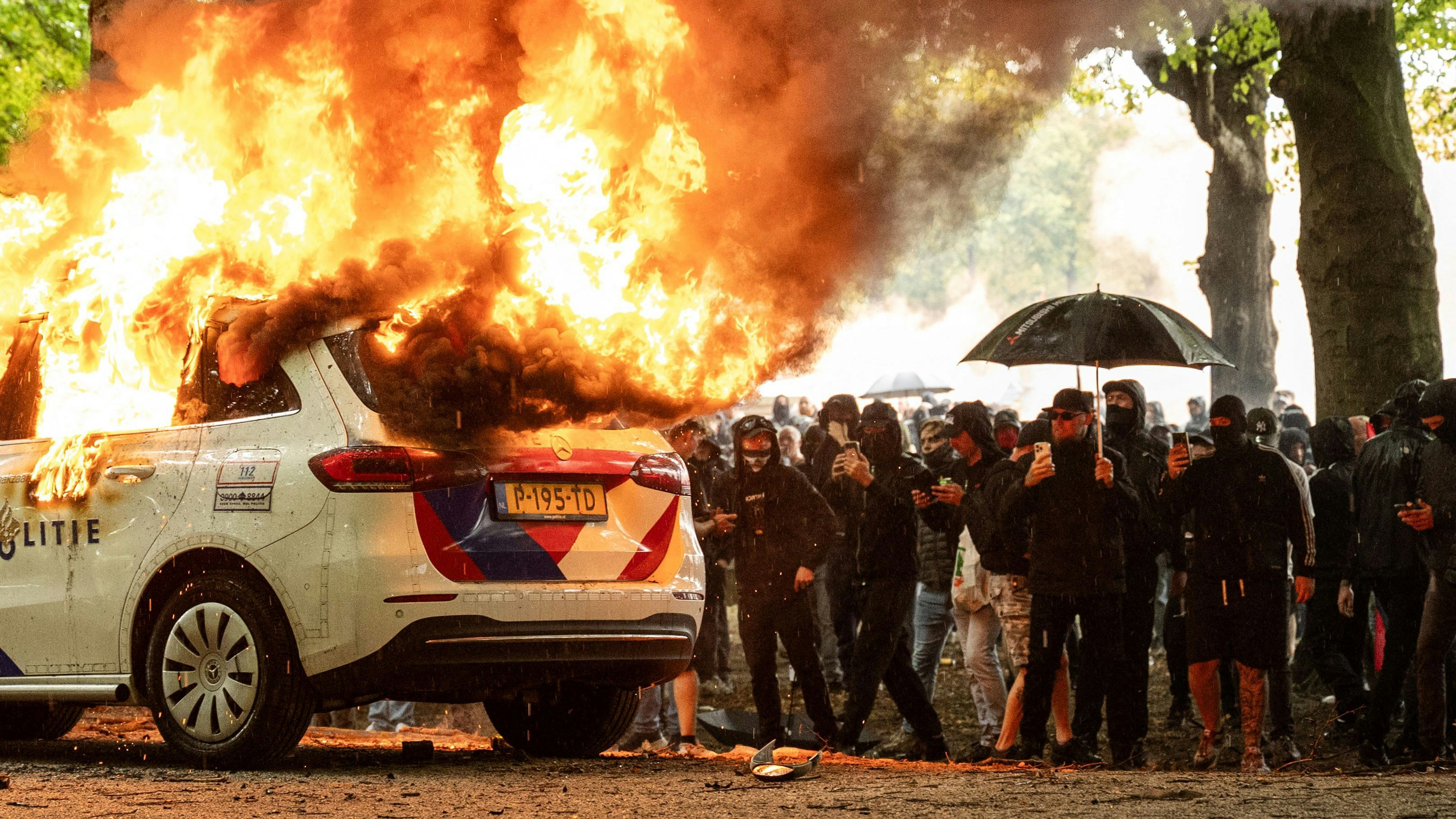 Heute.at - Proteste gegen Asylpolitik: Ausschreitungen in Den Haag