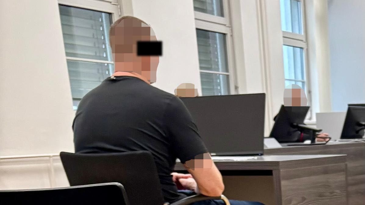 Der Angeklagte vor Gericht in Wr. Neustadt