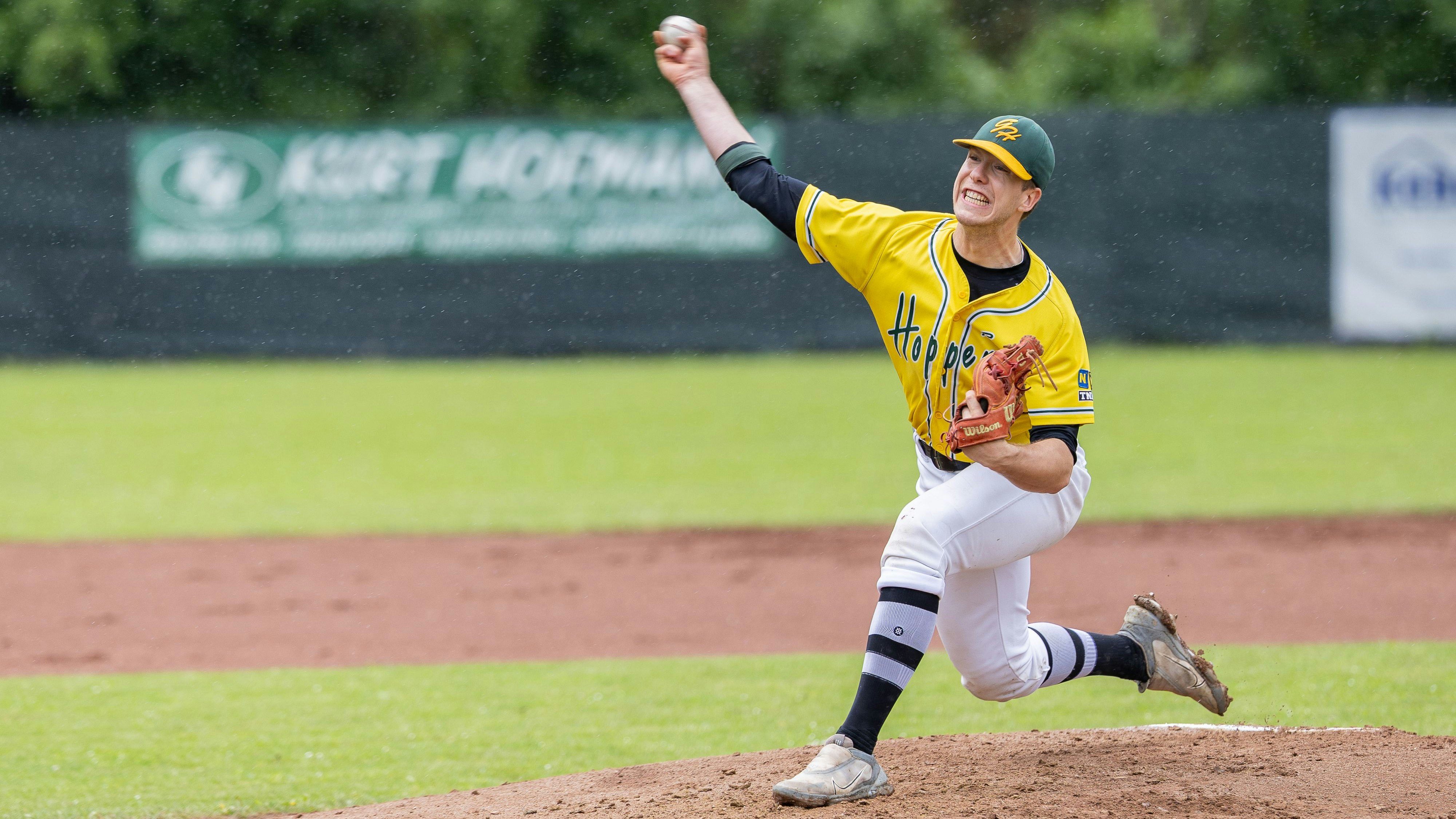 Mit Effet, Wucht und Präzision schleudert Raunigger den Ball.