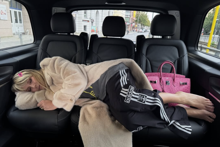 Heidi Klum gönnt sich ein Nickerchen.