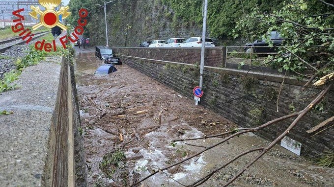 Heute.at - Chaos am Comer See! Erdrutsche legen Straßen lahm
