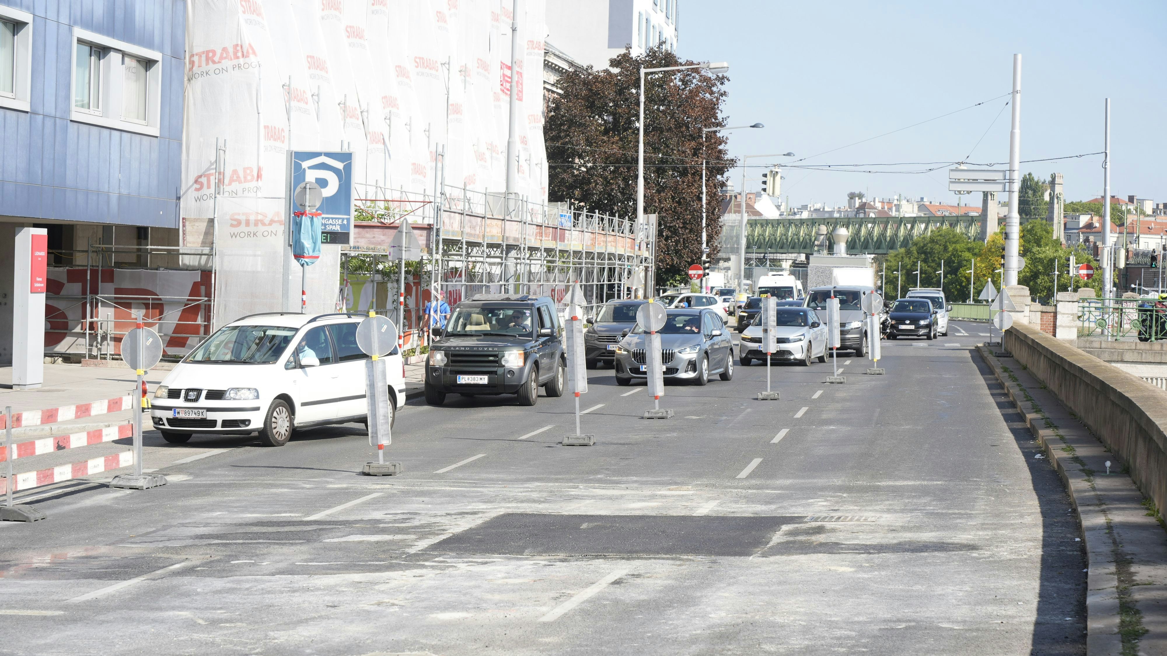 Das Loch in der Fahrbahn auf der Linken Wienzeile wurde saniert. 
