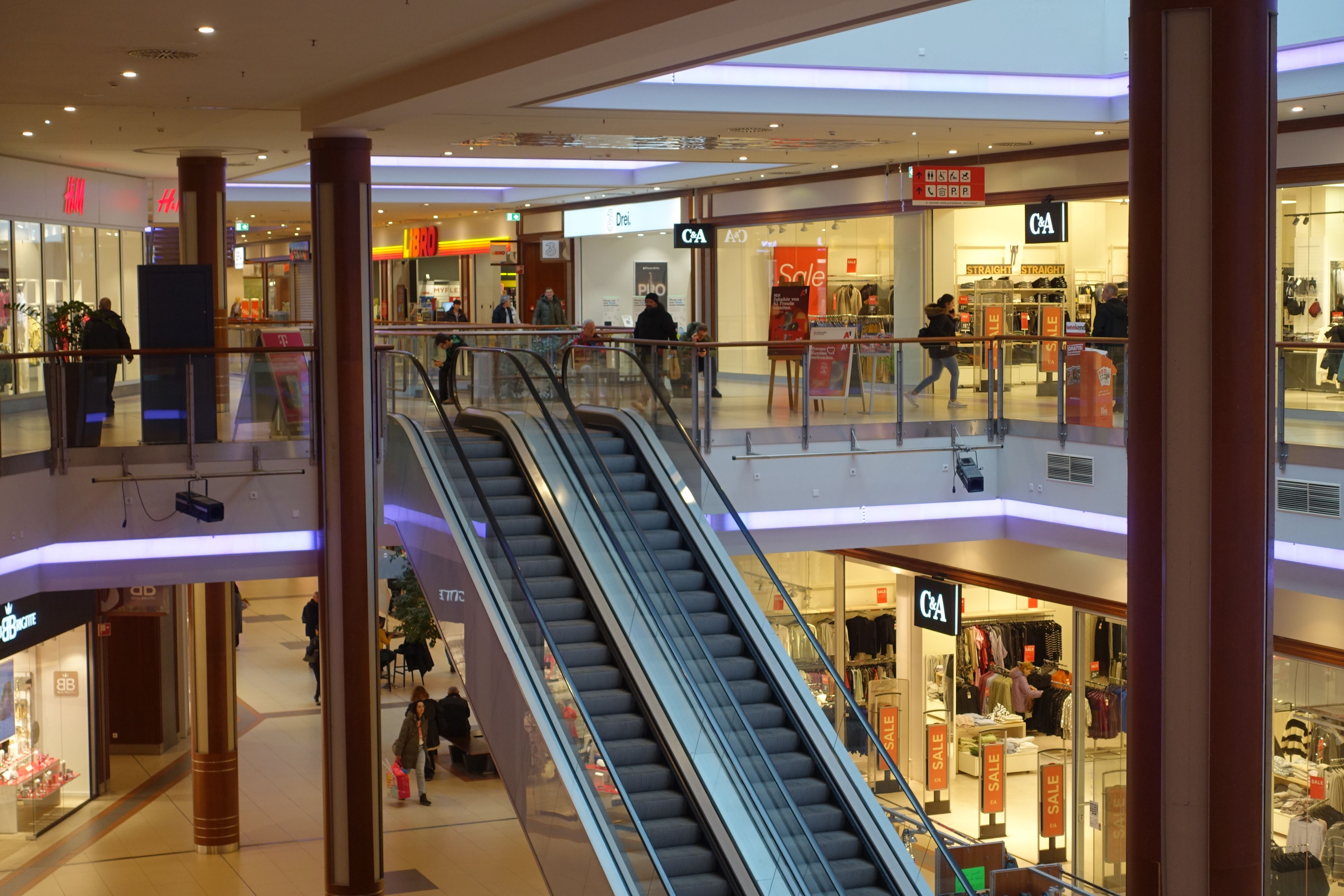 Neuer Glanz im Stadion Center: frische Shops locken Besucher.