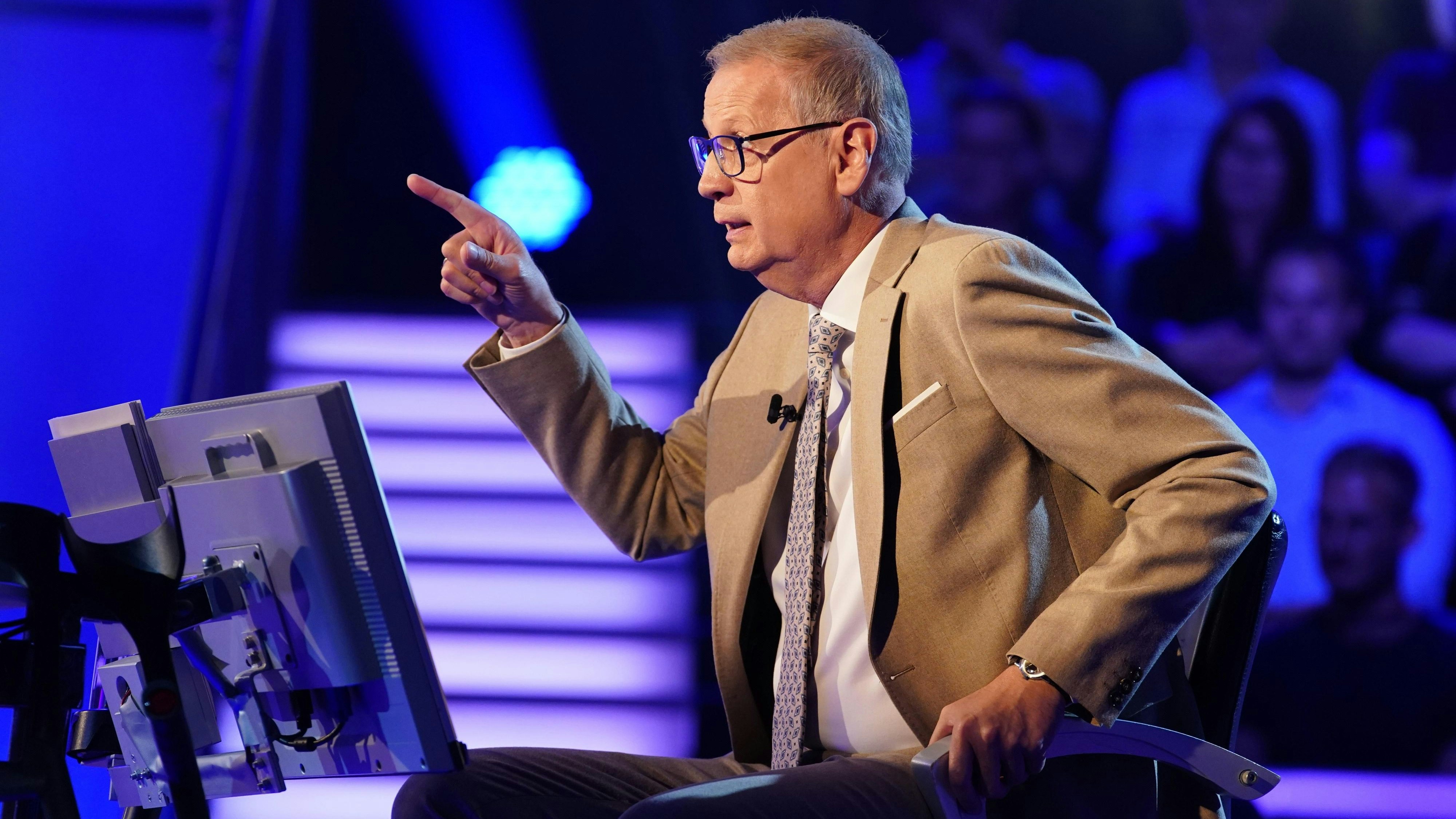 Heute.at - Bei WWM: Jauch lacht über pikante Kondom-Story