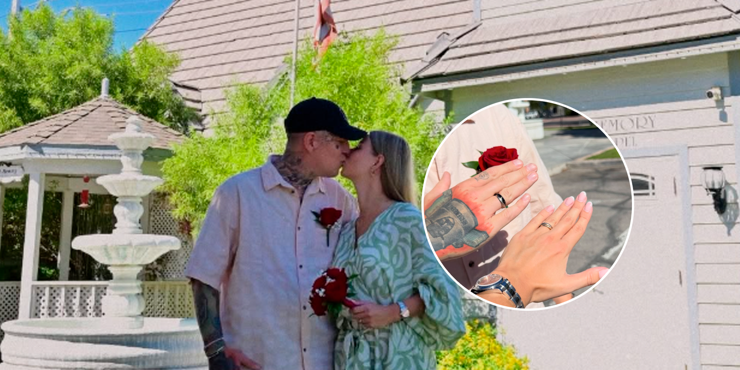 Monte hat einen Ring am Finger.