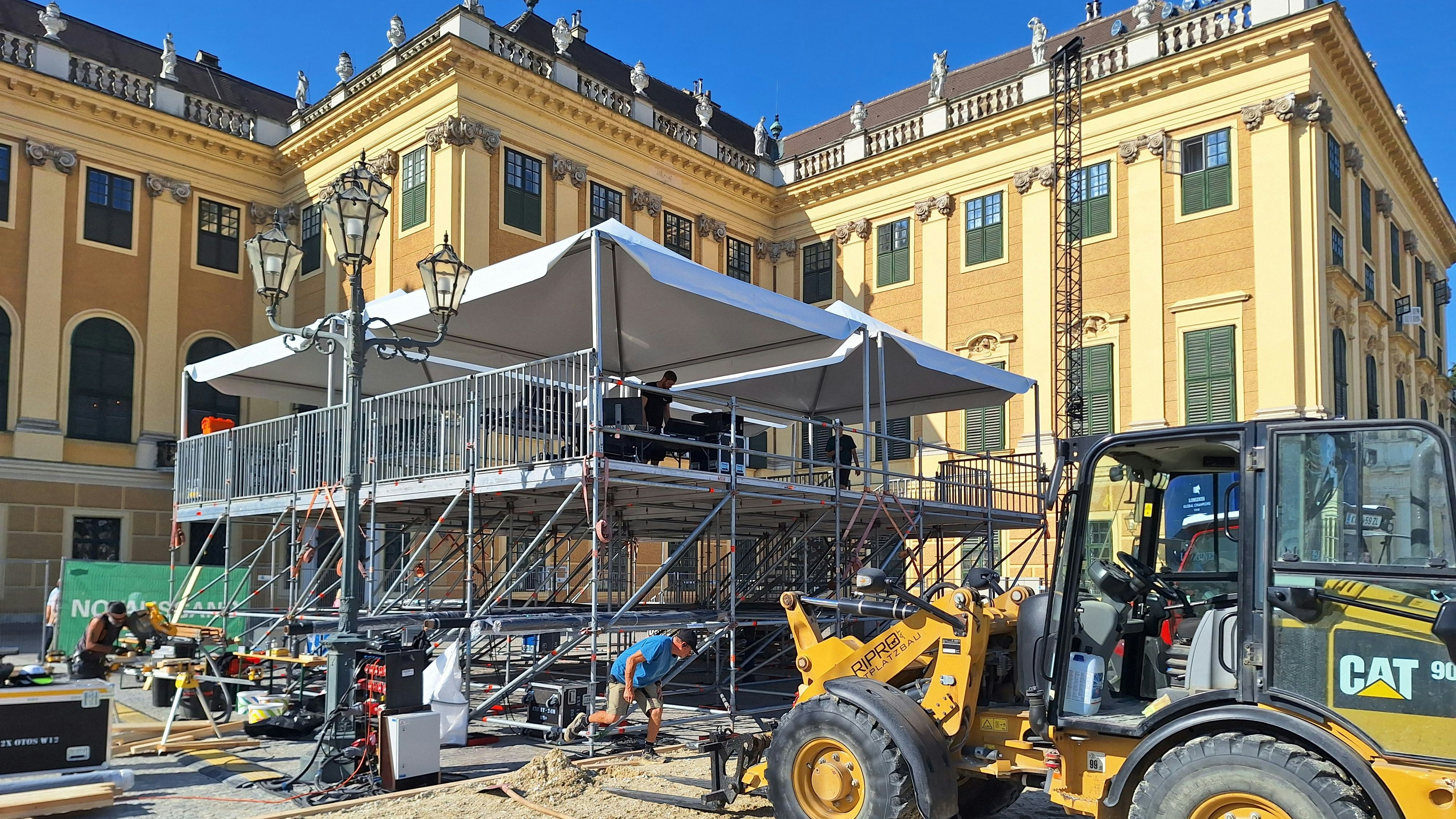 Die Aufbauarbeiten sind bereits voll im Gange.