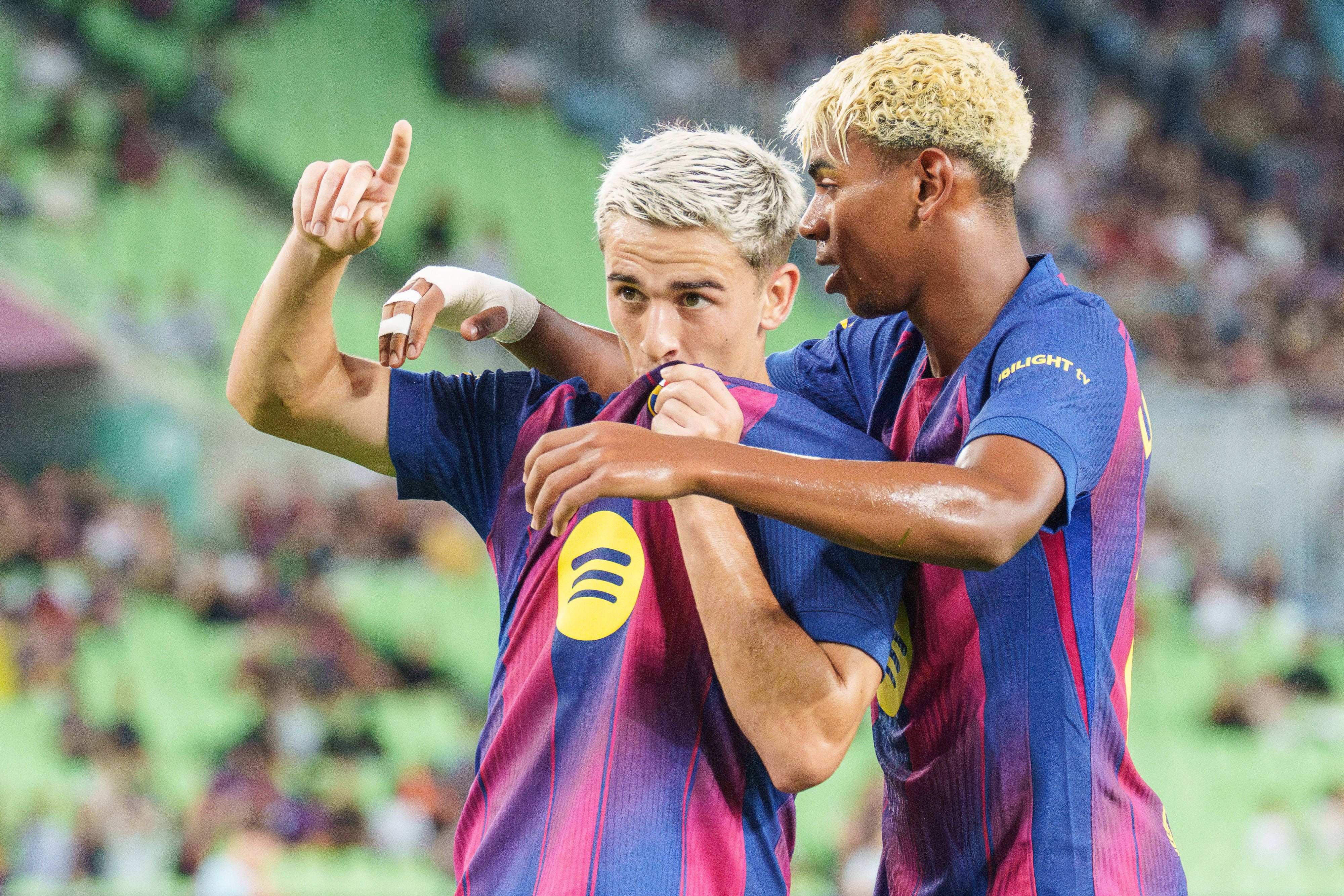 Gavi (l.) fällt aus.