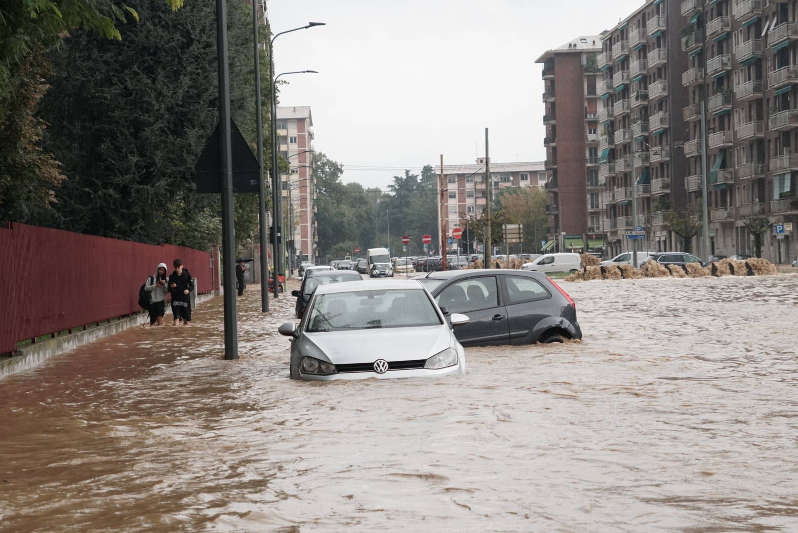 Heftige Unwetter wüten derzeit in Norditalien. Zahlreiche Überschwemmungen und Erdrutsche sind die Folge.