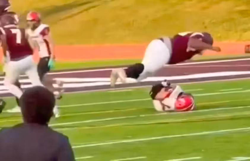 Der Spieler warf sich auf Colton Mims.