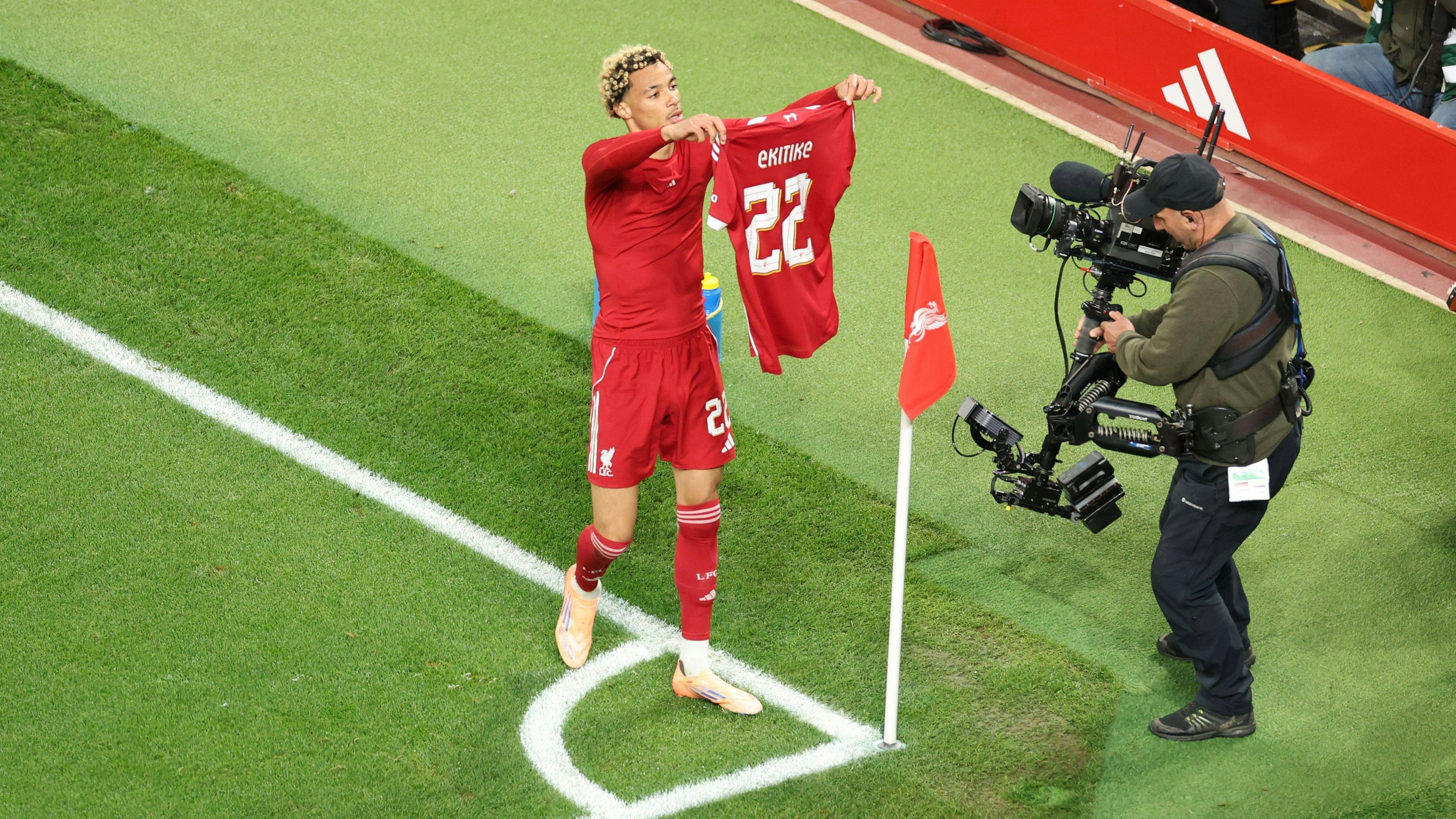 Heute.at - Dumme Aktion! Liverpool-Star holt sich beim Jubeln Rot