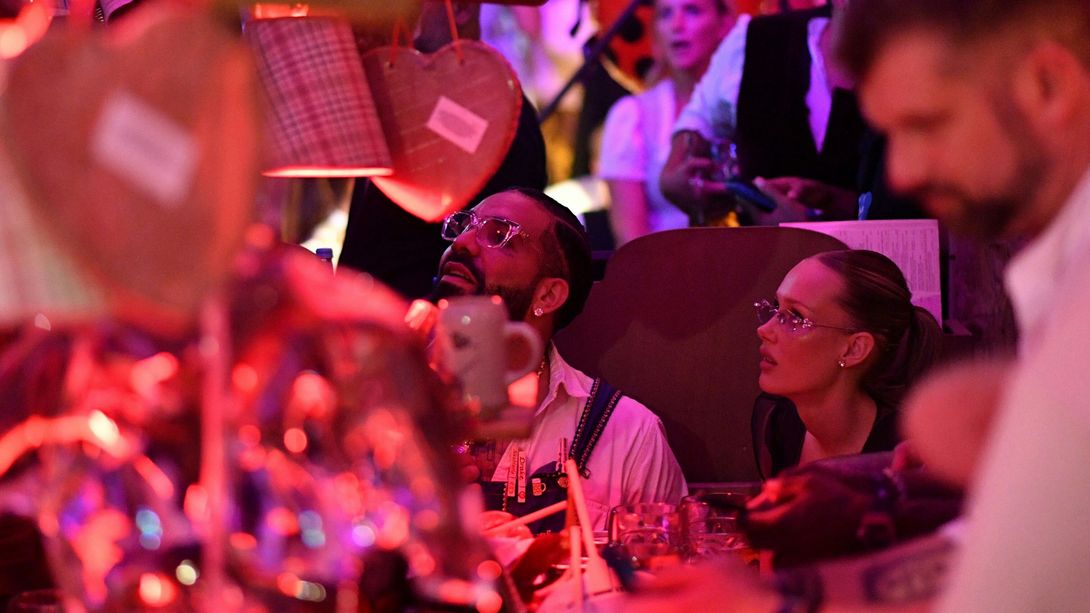 Heute.at - Drei Kilo Kaviar: Drake mit Ex von Jimi Blue auf Wiesn