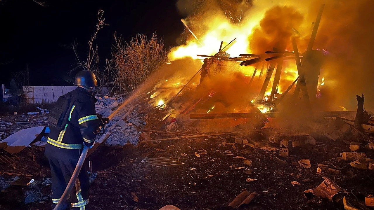 A firefighter works at the site of buildings hit during the Russian air strike, amid Russia's attack on Ukraine, in Zaporizhzhia, Ukraine in this handout picture released September 23, 2025. Press service of the State Emergency Service of Ukraine in Zaporizhzhia region/Handout via REUTERS ATTENTION EDITORS - THIS IMAGE HAS BEEN SUPPLIED BY A THIRD PARTY. MUST NOT OBSCURE LOGO.