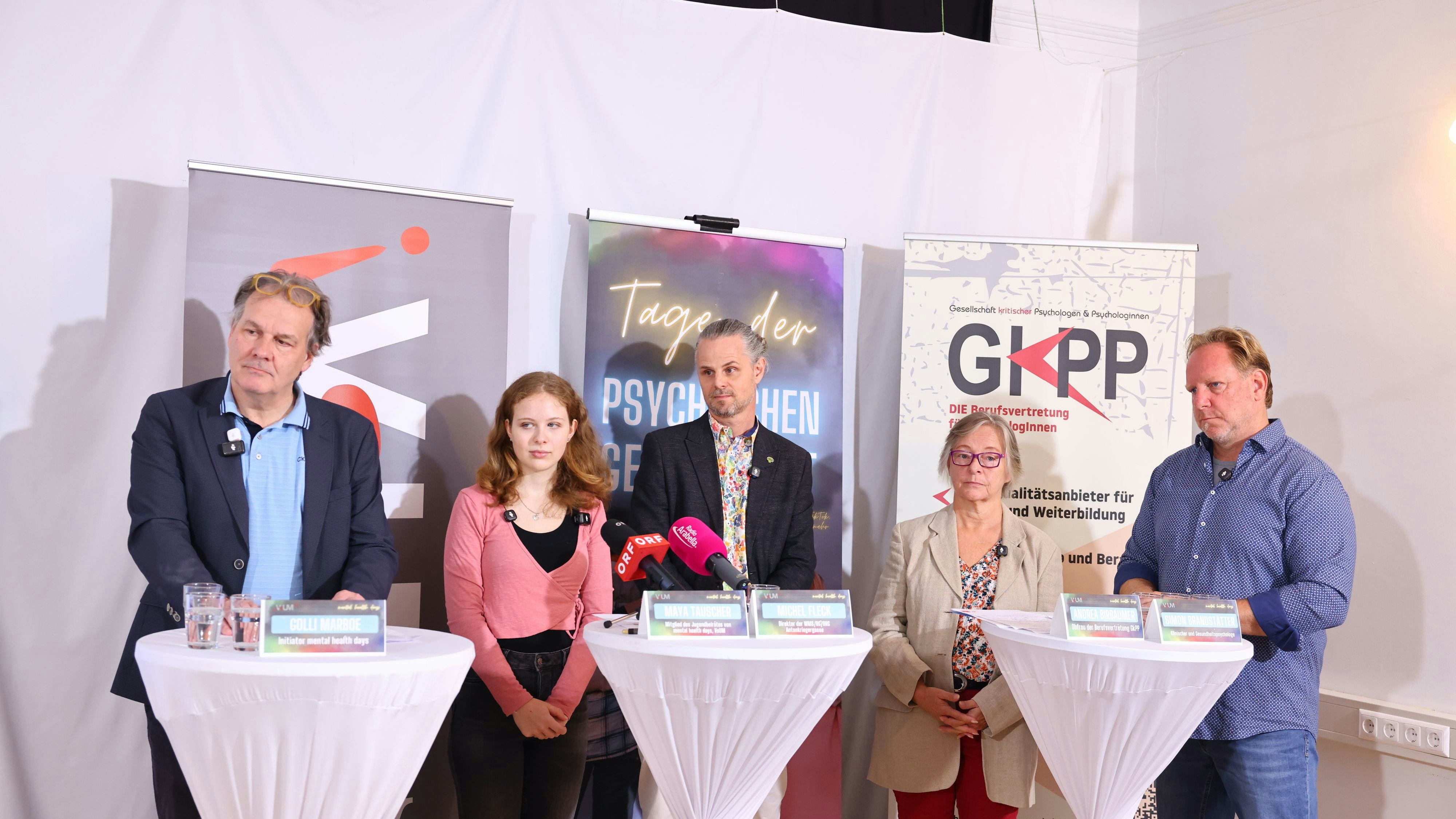 Vereinsobmann, Initiator der Mental Health Days, Golli Marboe, Maya Tauscher, Mitglied des Jugendbeirats, Michel Fleck, AHS-Direktor, Gesundheitspsychologin Andrea Birbaumer und Psychologe Simon Brandstätter (v.l.) präsentieren die Studienergebnisse.