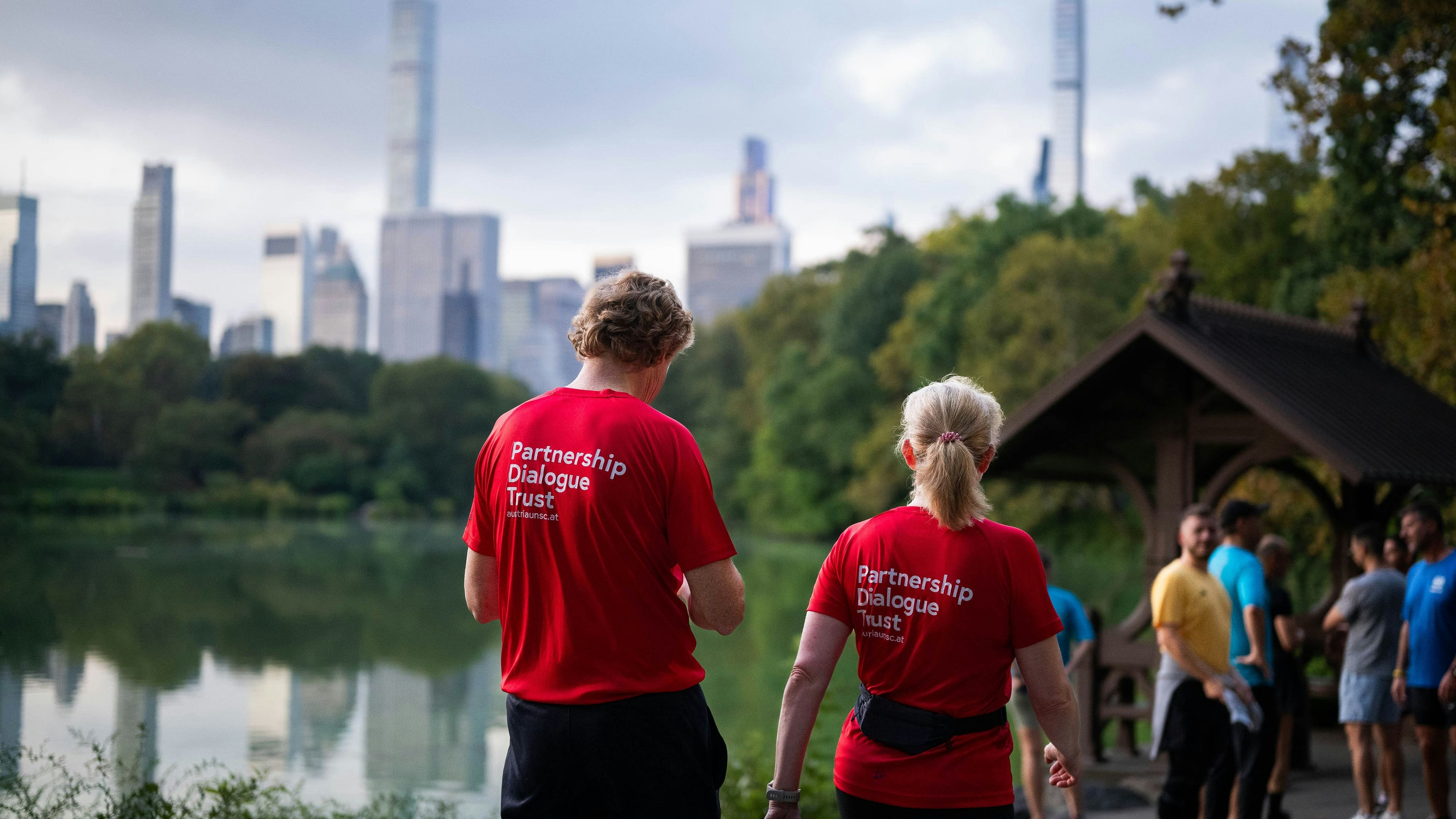 Außenministerin Meinl-Reisinger beim Joggen im Central Park.