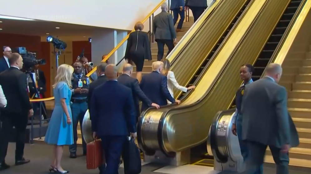 Heute.at - Trump fordert Untersuchung nach Rolltreppen-Panne