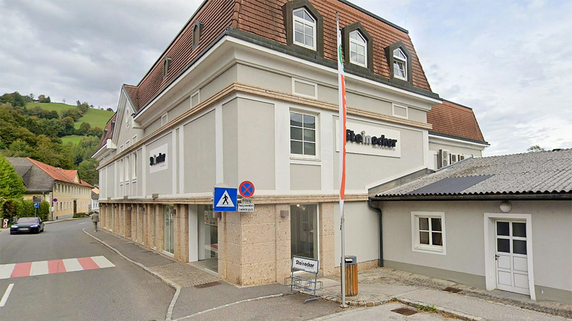 Das Stammhaus der Steinecker Mode GmbH in Randegg vor Baubeginn.