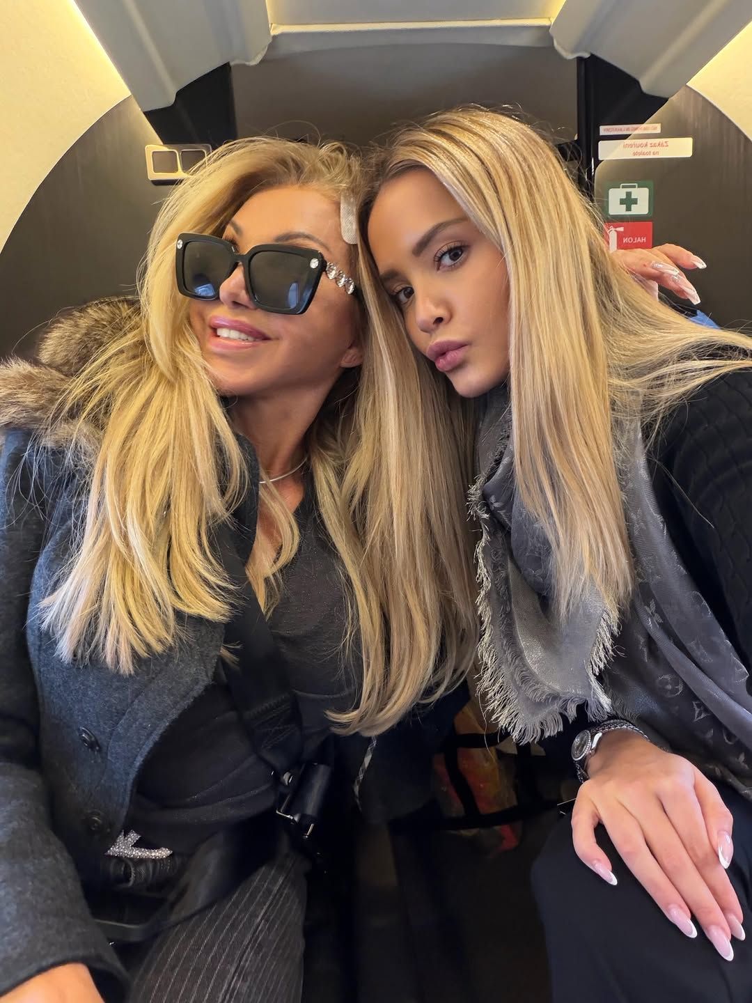 Carmen und Davina Geiss auf der Heimreise nach Carmens Op.