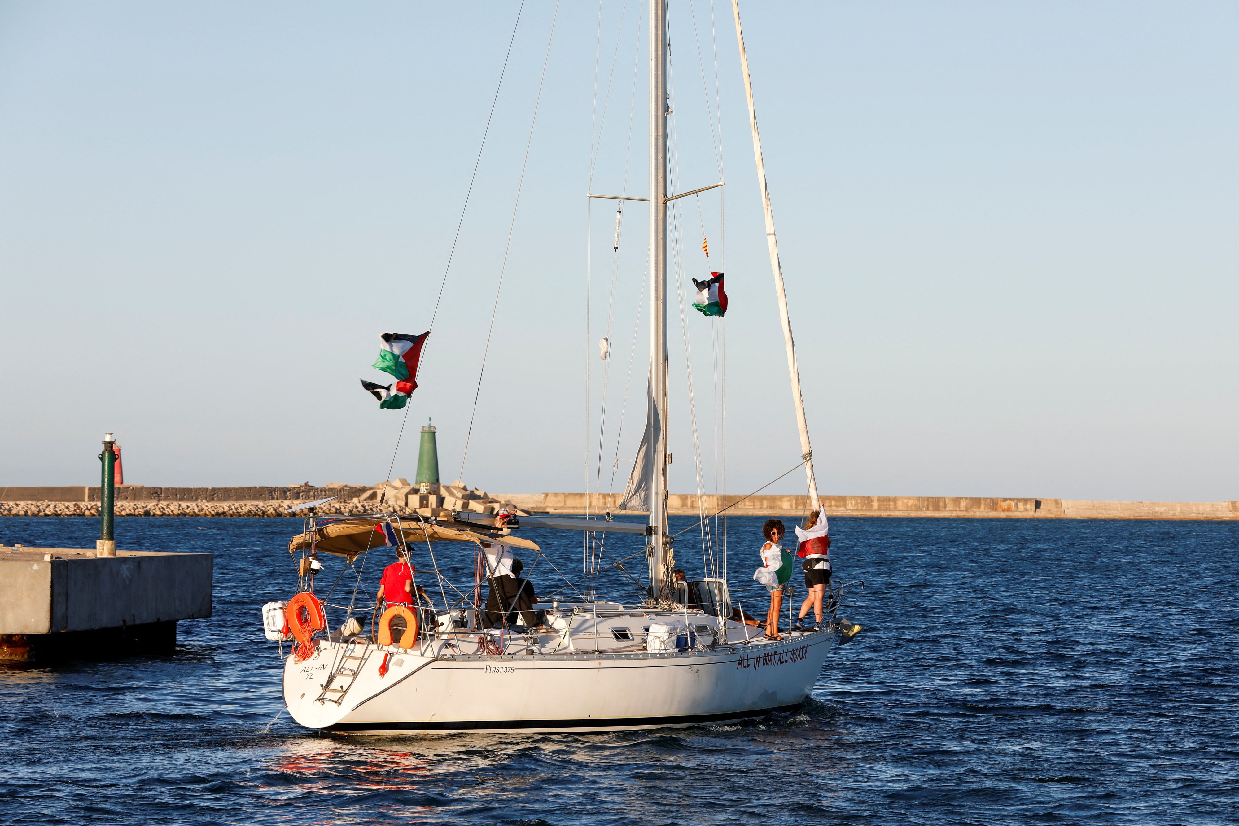 Mehrere Boote einer Gaza-Hilfsflotte wurden laut den Organisatoren erneut von Drohnen angegriffen.
