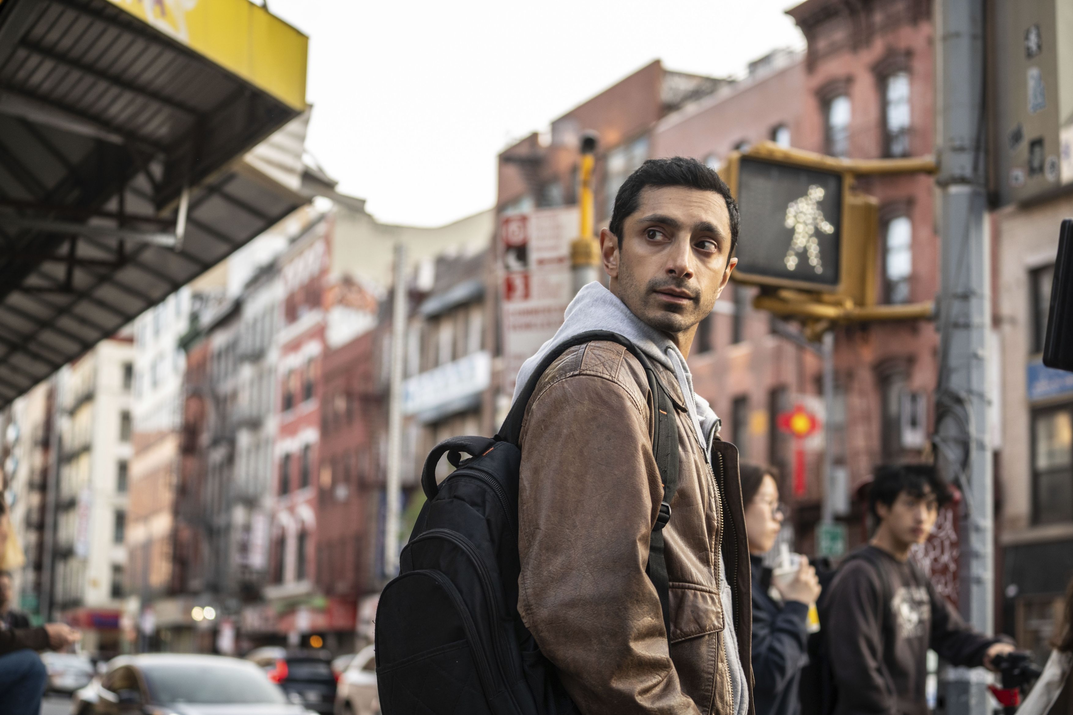 Vermittelt zwischen Whistleblowern und großen Unternehmen: Der Fixer Ash (Riz Ahmed in "The Negotiator"