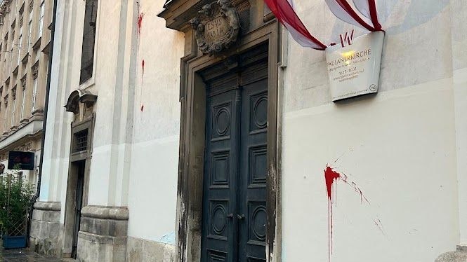 In der Nacht von 23. auf 24. September verschandelten Vandalen die Paulanerkirche auf der Wieden.